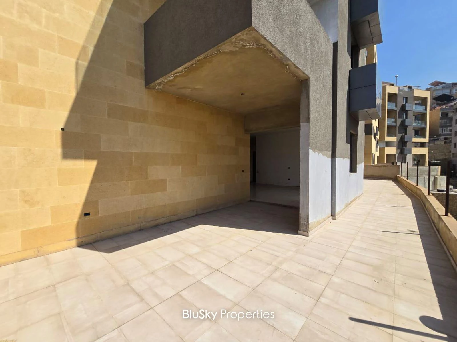 Apartment 150m² Terrace for Sale in Mansourieh — الصورة 2
