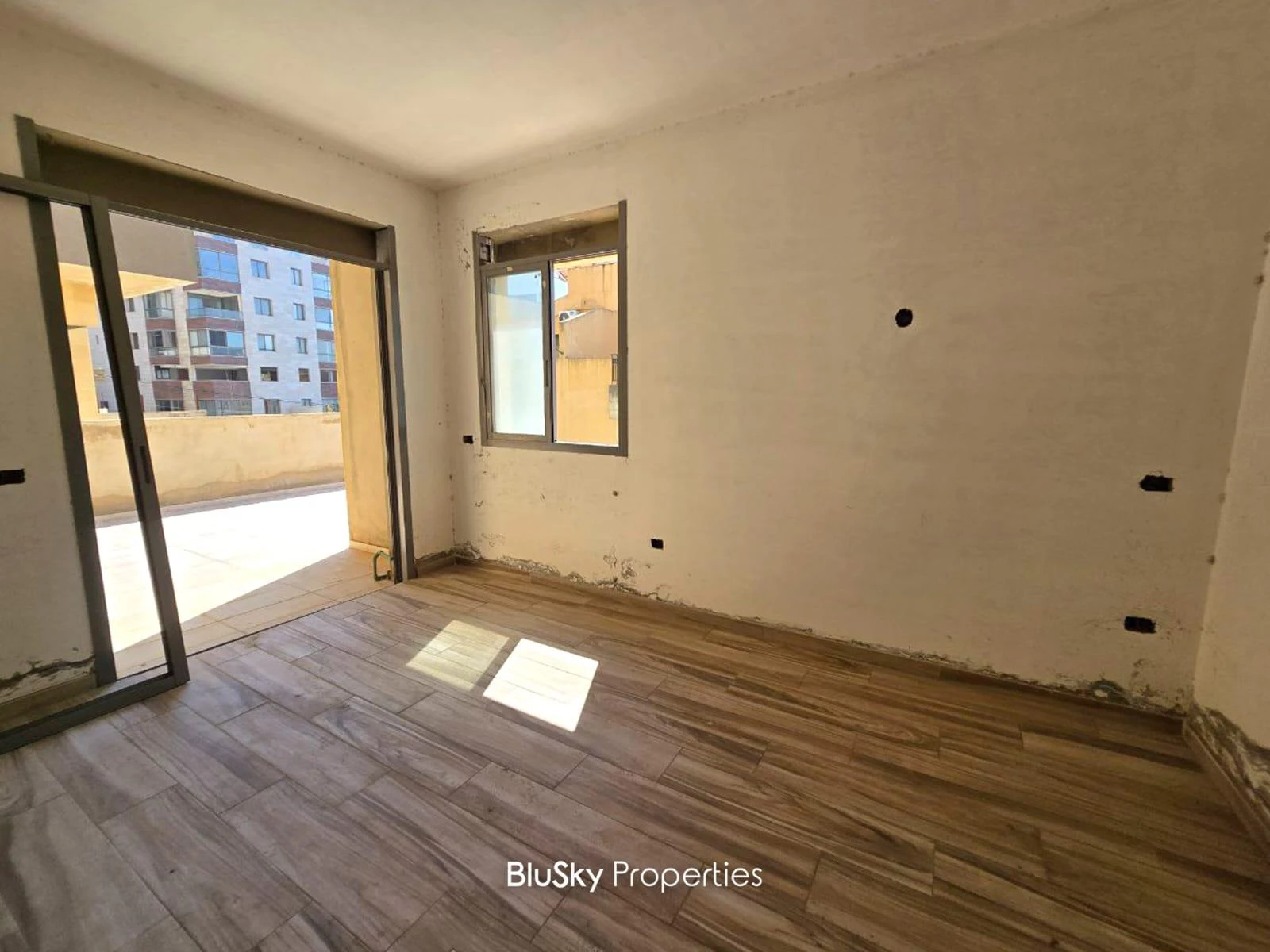 Apartment 150m² Terrace for Sale in Mansourieh — الصورة 3