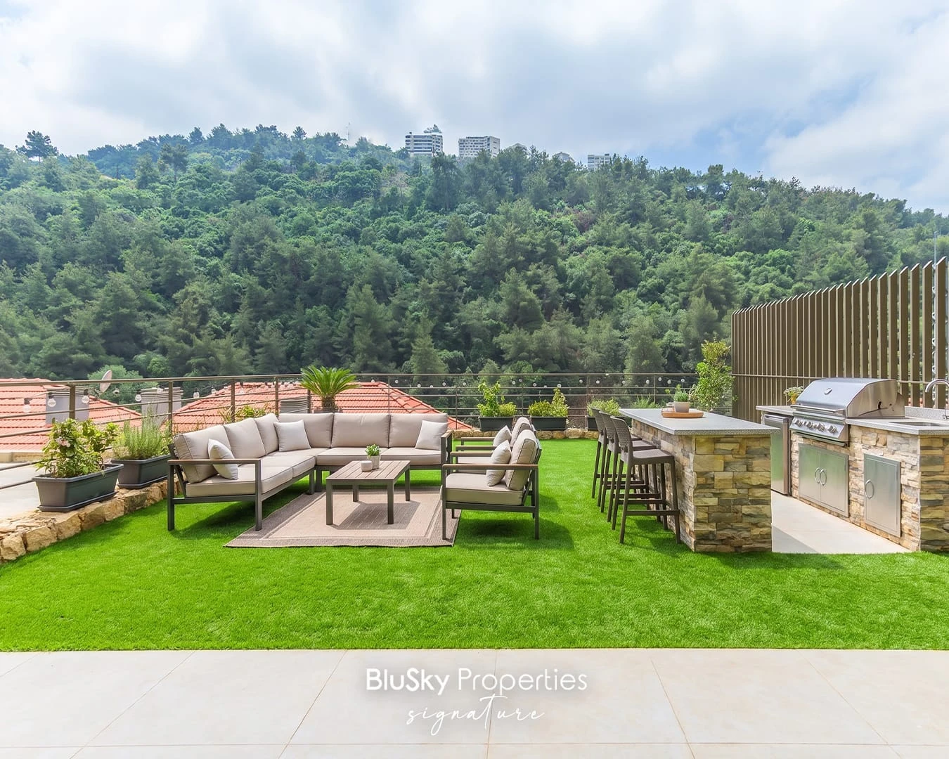 Triplex 155m² with Garden for Sale in Mansourieh