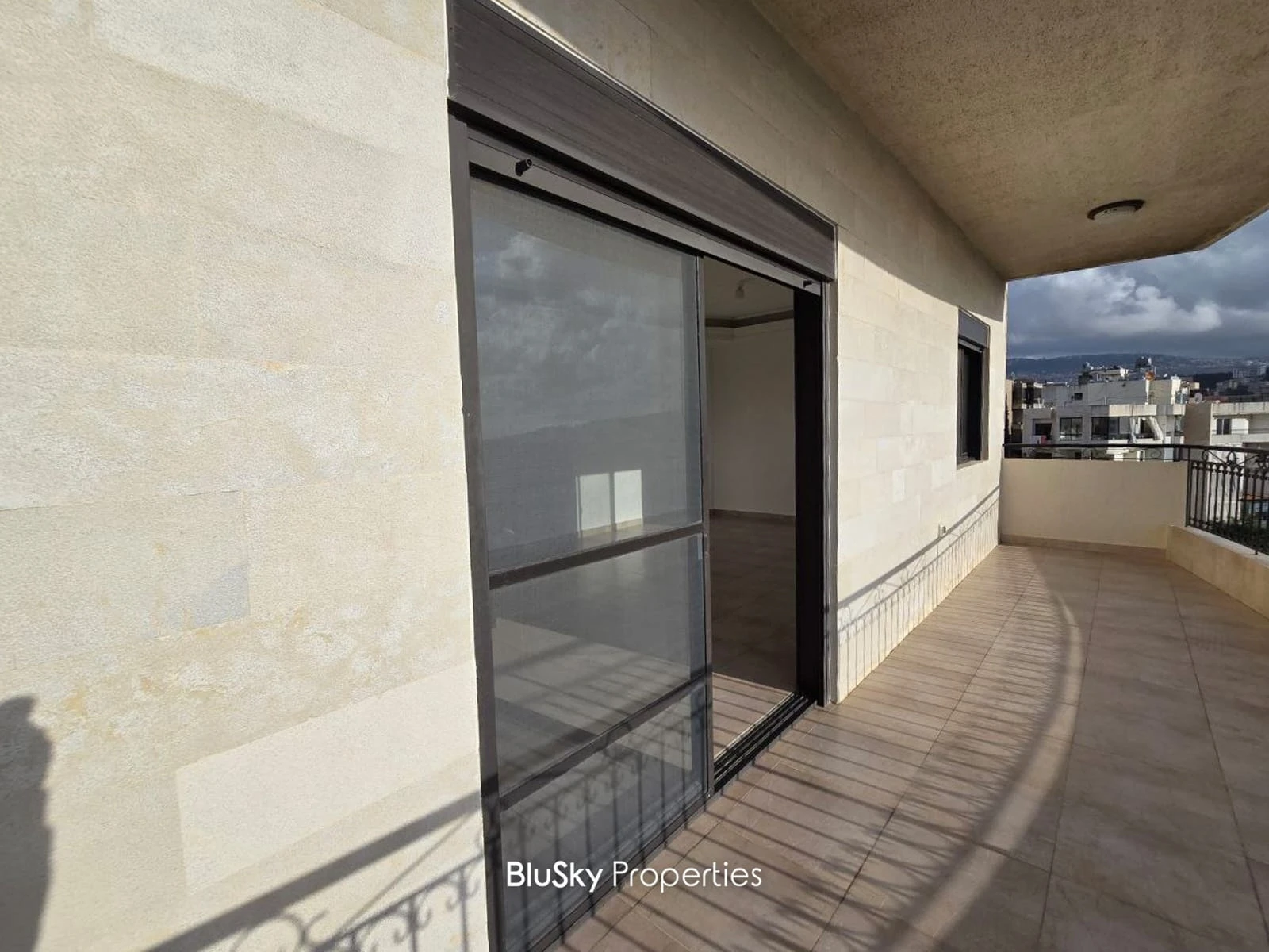 Apartment 160m² with Balcony for Rent in Mansourieh — photo 2