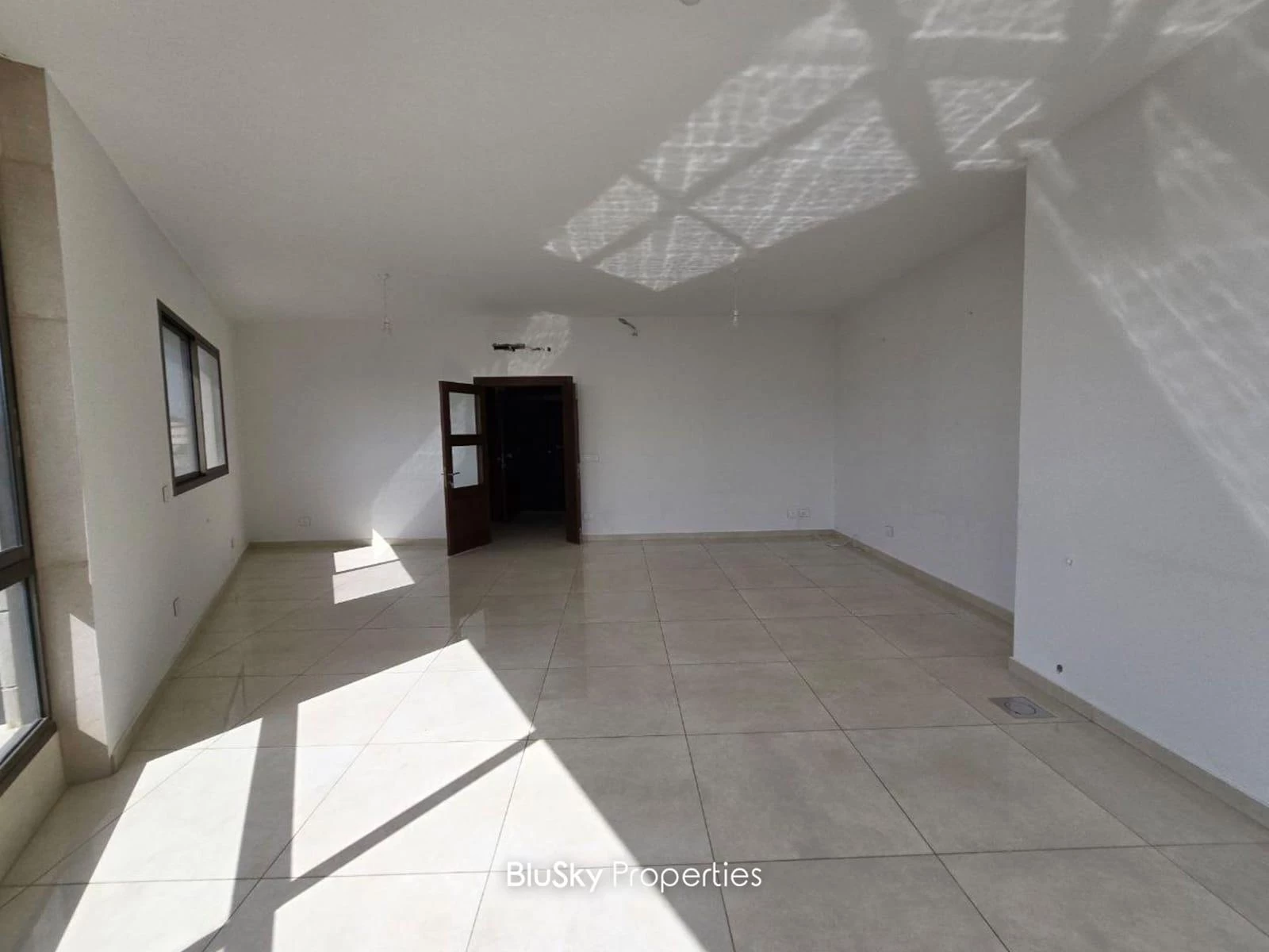 Apartment 160m² Sea View for Rent in Mansourieh — photo 2