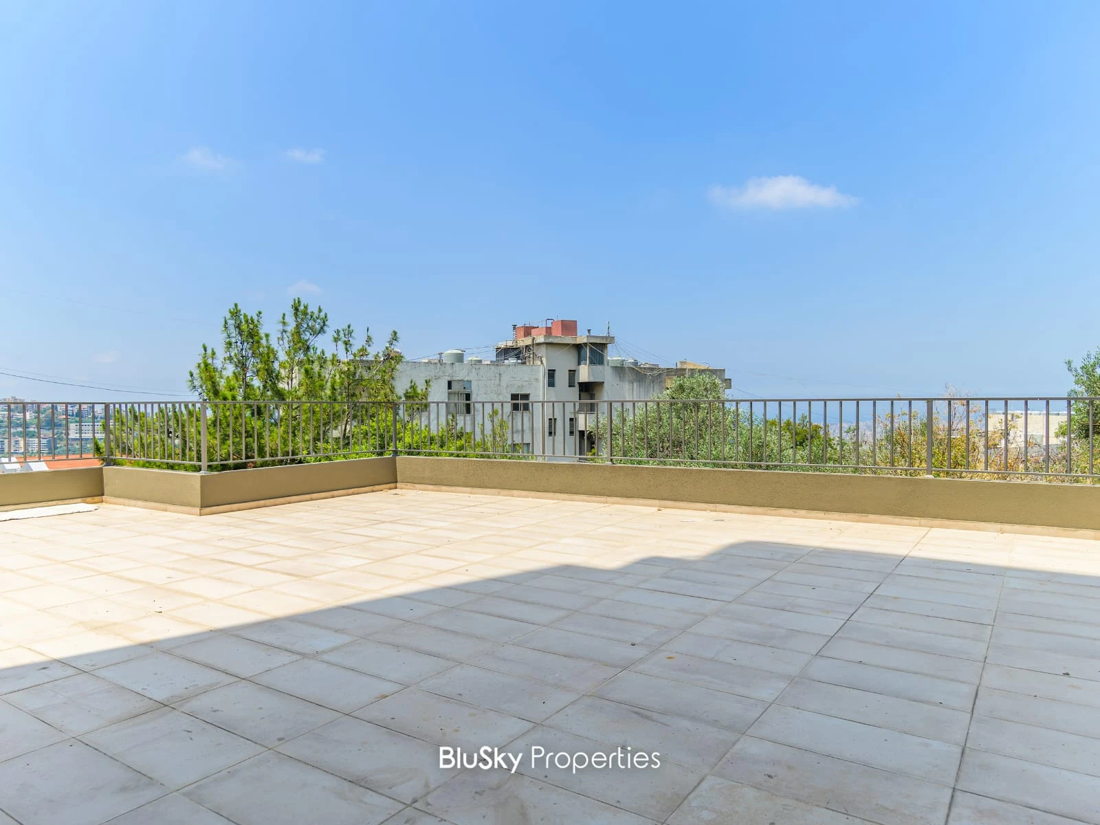 Apartment 160m² with Terrace for Sale in Mansourieh — الصورة 2