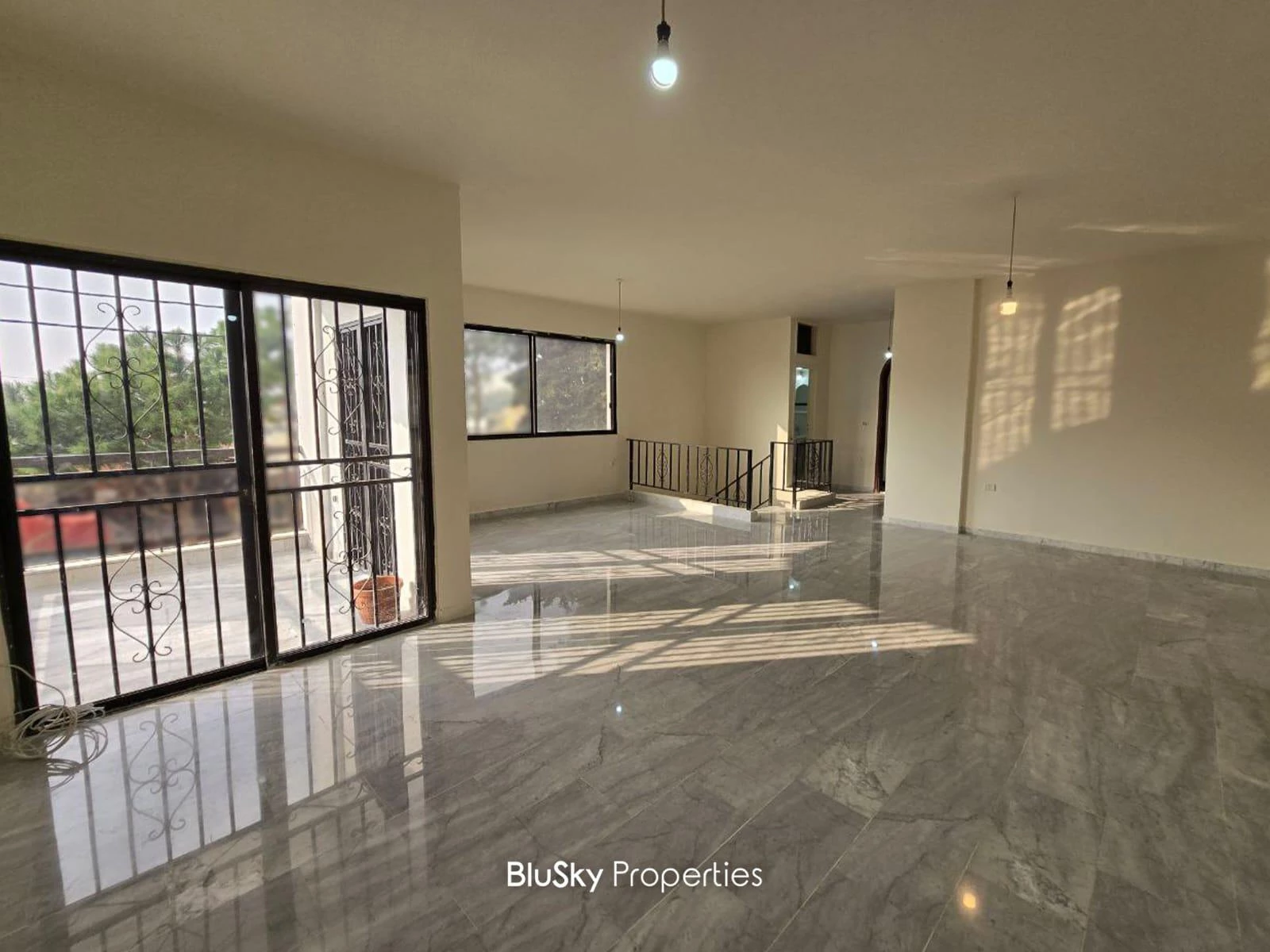 Duplex 165m² Terrace for Rent in Mansourieh — photo 3