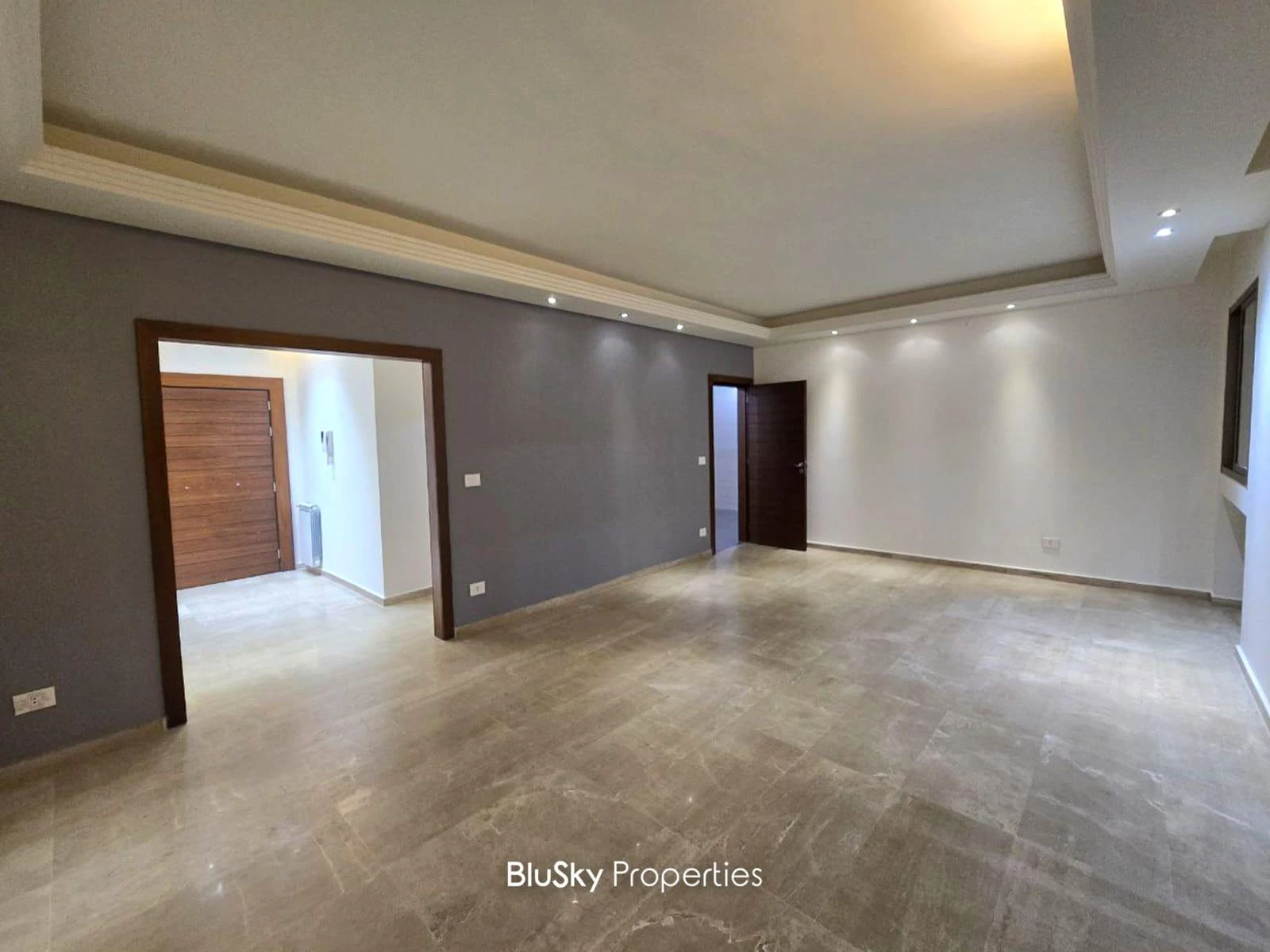 Apartment 170m² Balcony for Rent in Mansourieh — photo 3