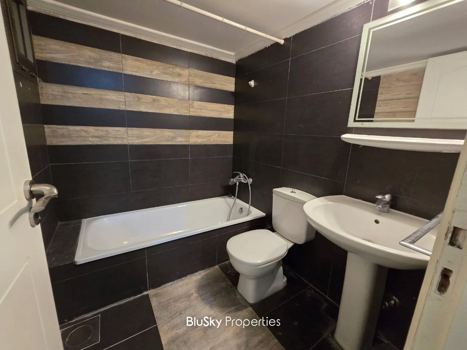 Apartment 170m² Balcony for Rent in Mansourieh — photo 5
