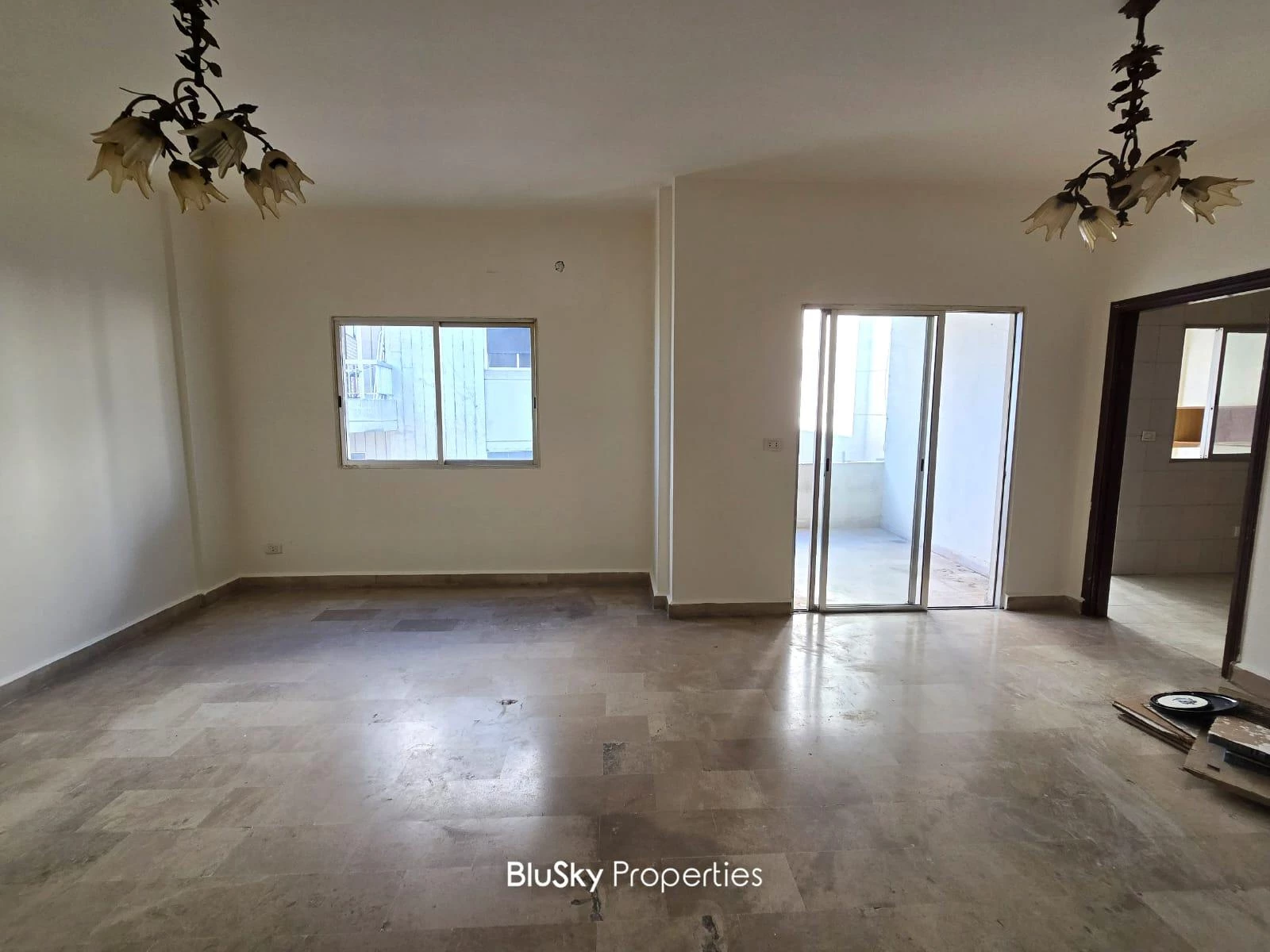 Apartment 180m² Balcony for Rent in Mansourieh