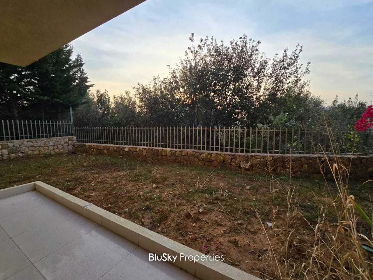 Apartment 180m² Garden for Sale in Mansourieh — الصورة 2