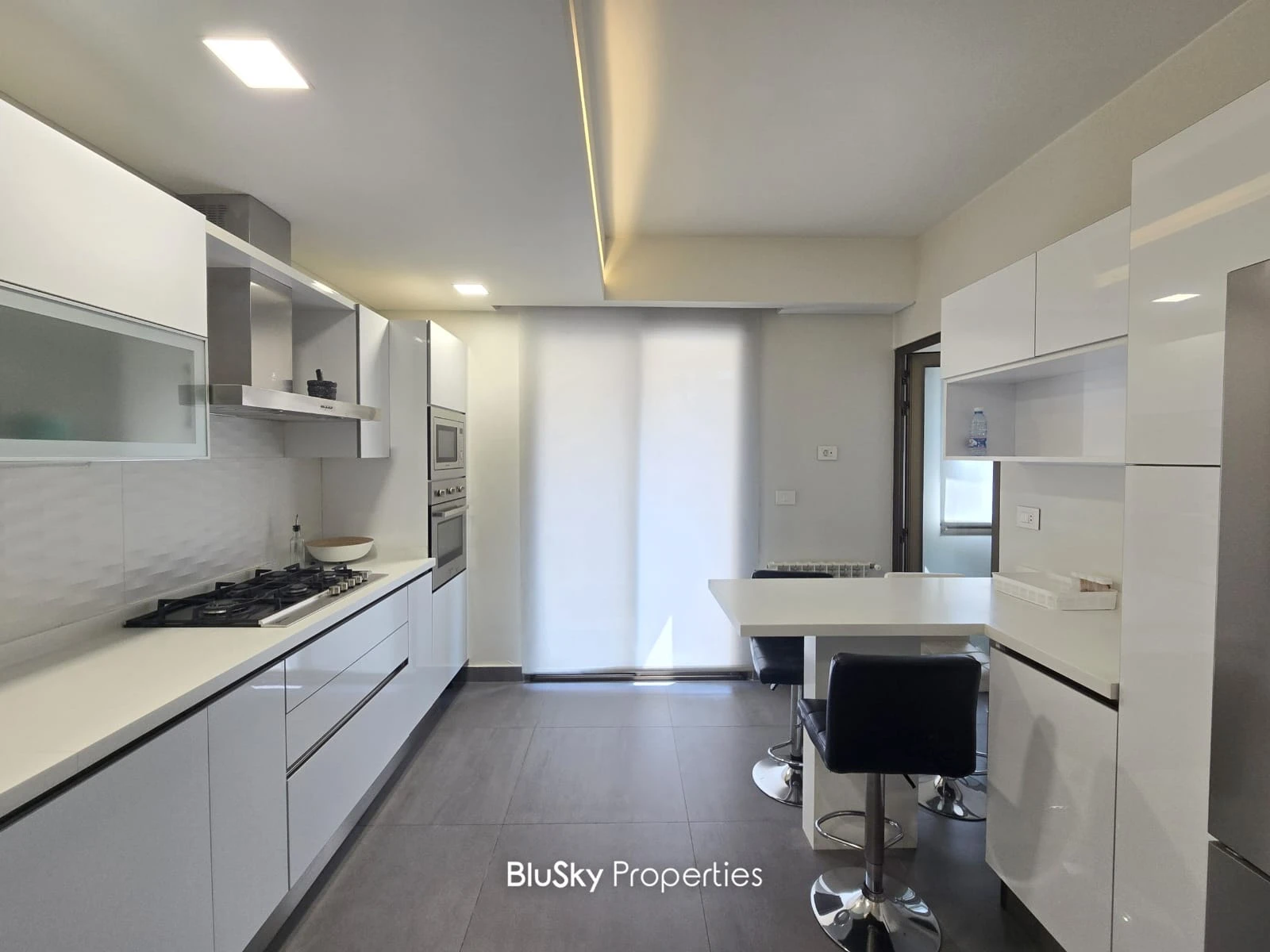 Apartment 200m² with Sea View for Rent in Mansourieh — photo 4