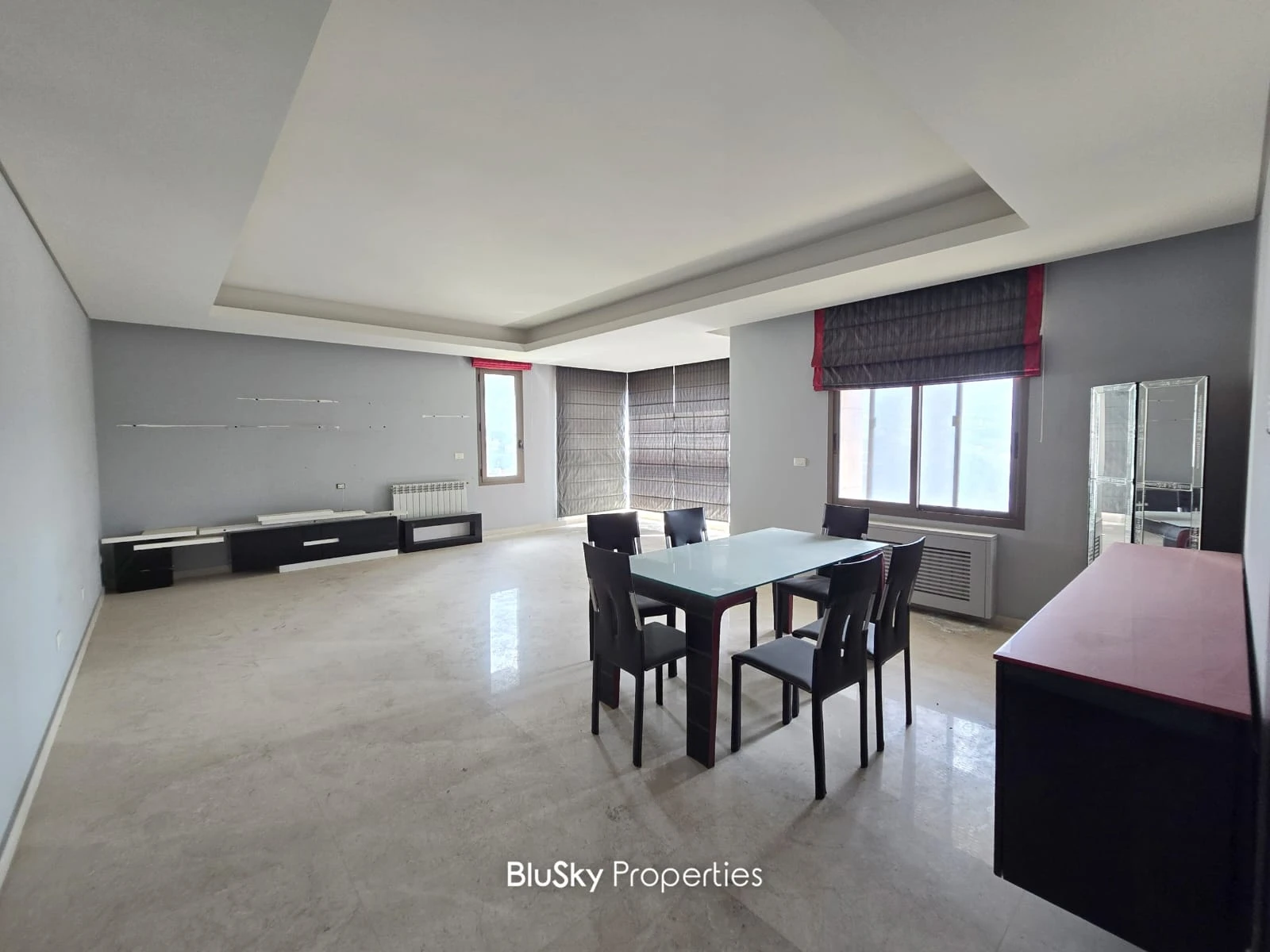 Apartment 200m² with Mountain View for Rent in Mansourieh