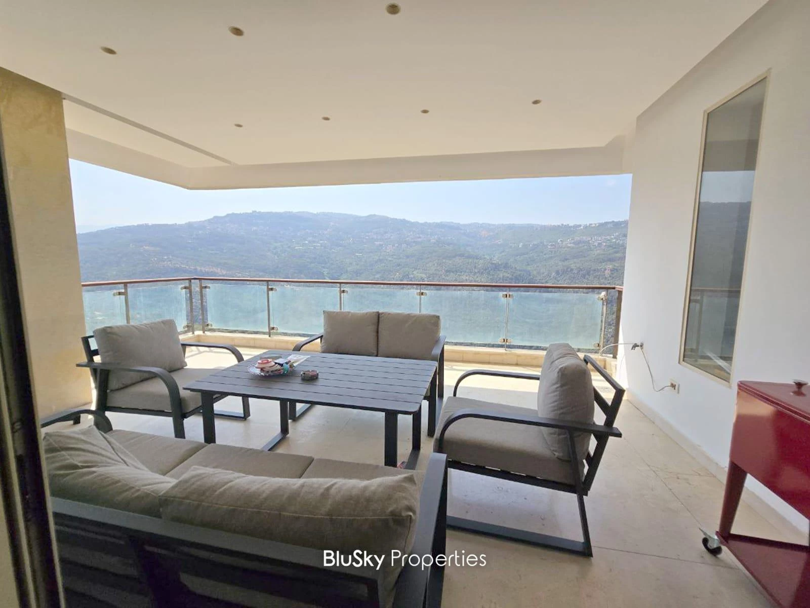 Apartment 200m² Balcony for Sale in Mansourieh — photo 2