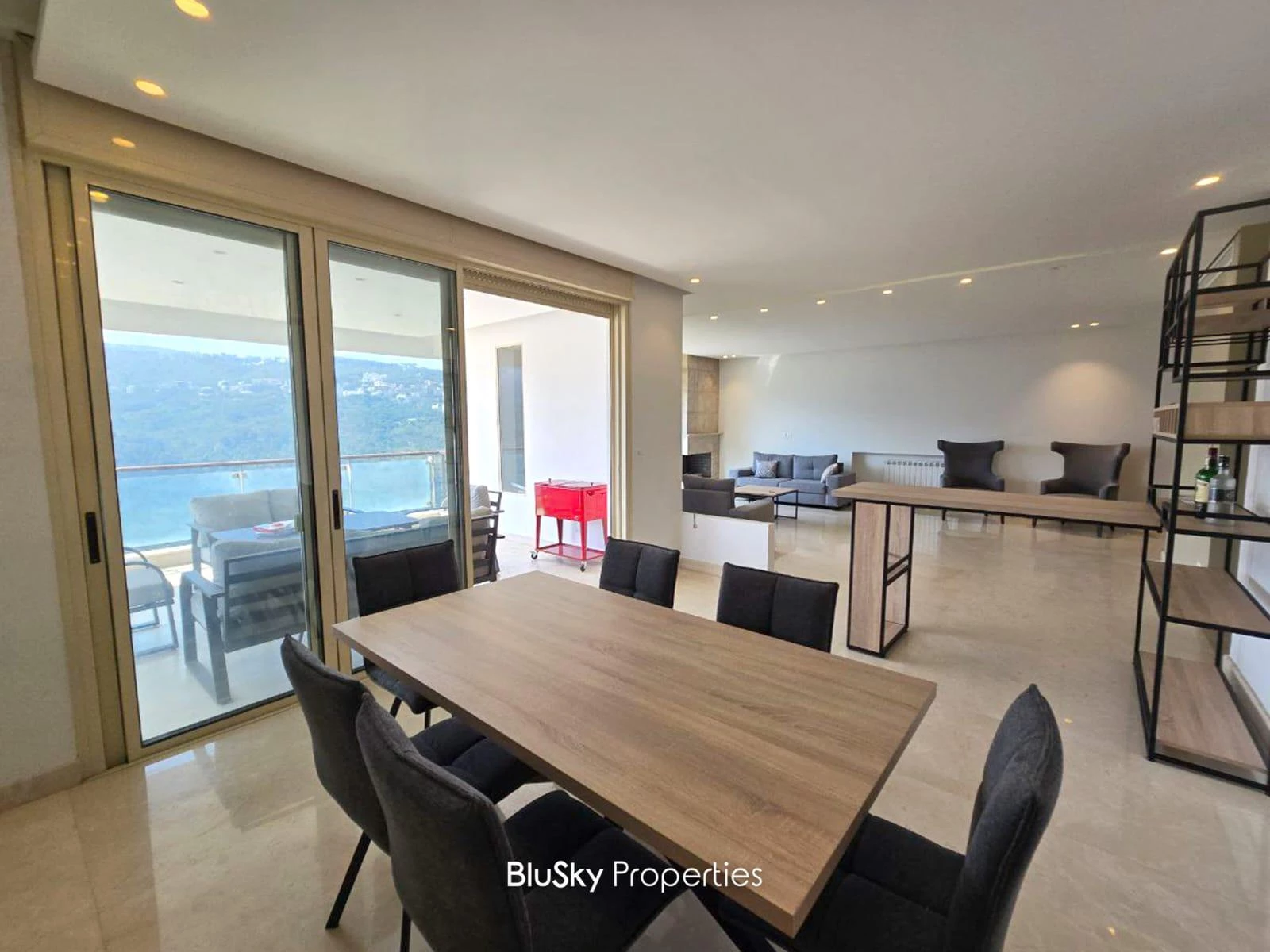Apartment 200m² Balcony for Sale in Mansourieh — photo 3