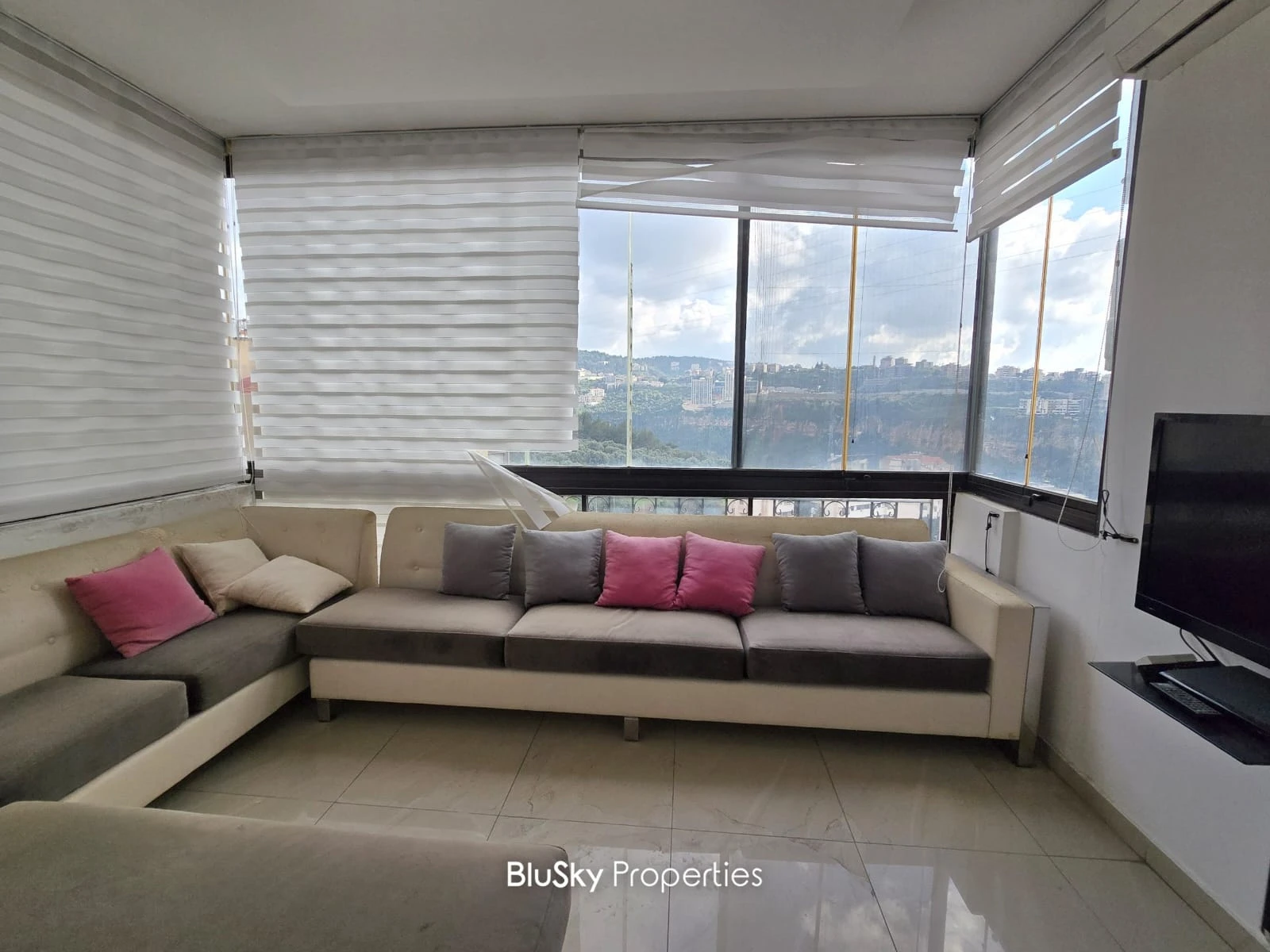 Apartment 200m² with Mountain View for Sale in Mansourieh — photo 2