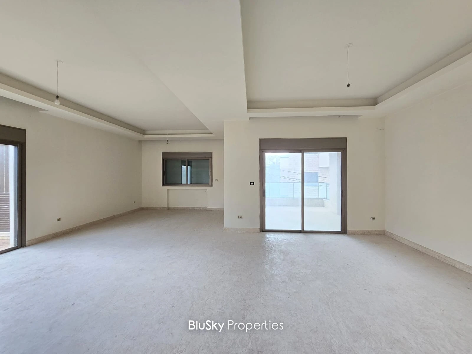 Apartment 207m² with Terrace for Sale in Mansourieh