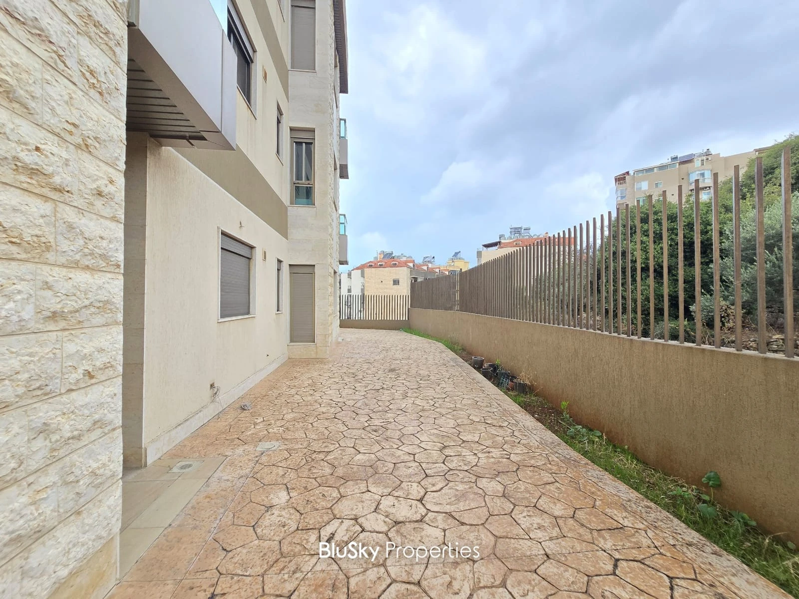 Apartment 207m² with Terrace for Sale in Mansourieh — photo 2