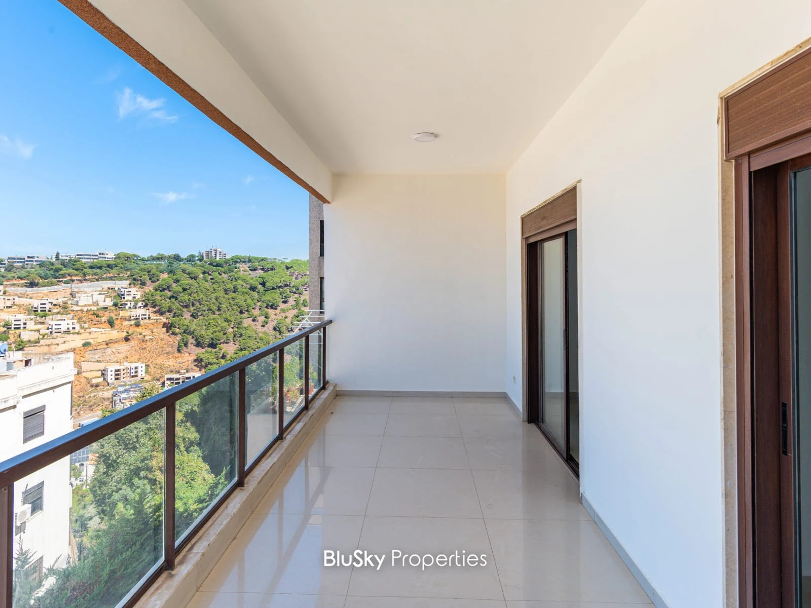 Apartment 220m² with Terrace for Rent in Mansourieh — الصورة 2