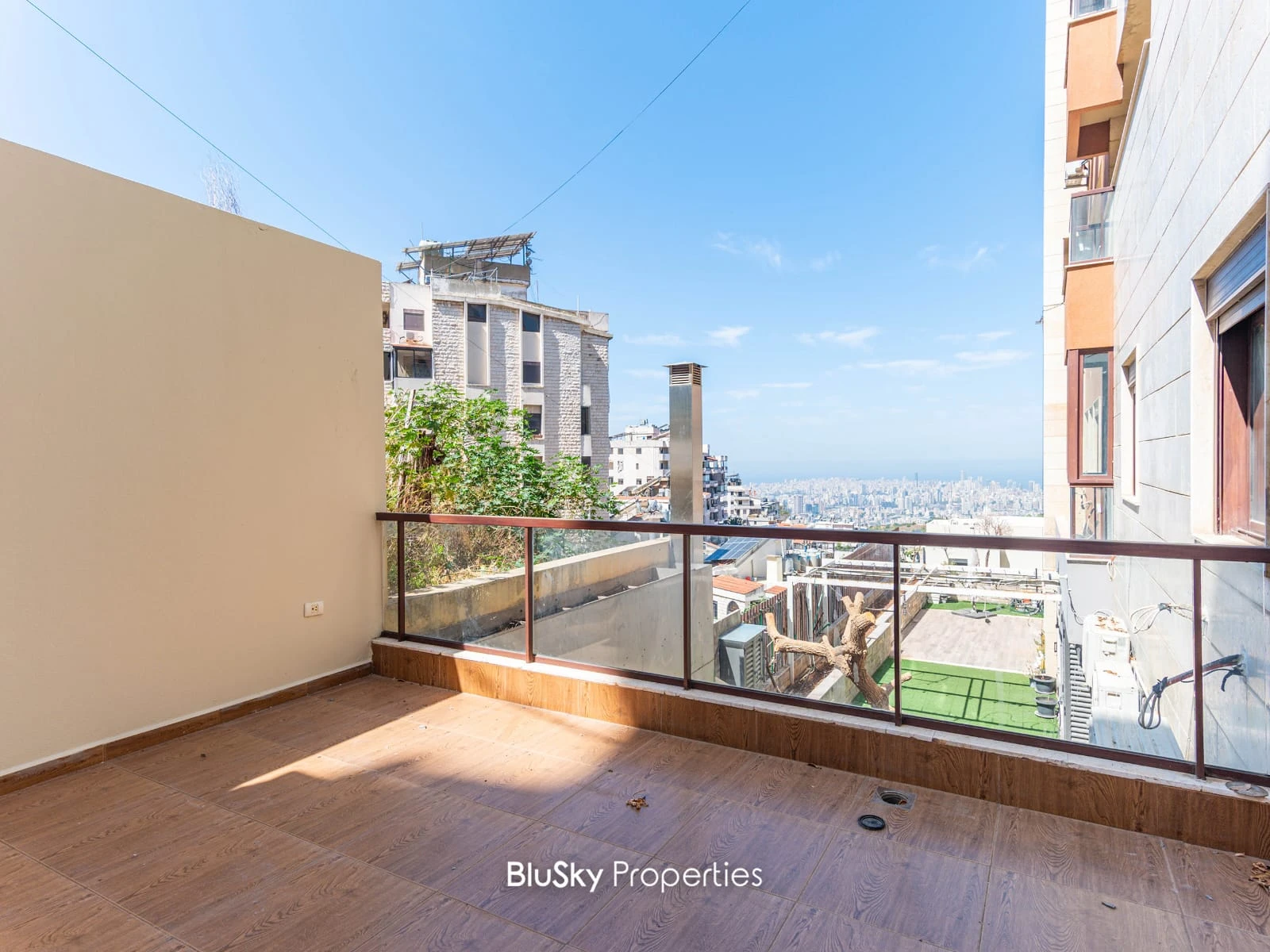 Apartment 220m² with Terrace for Rent in Mansourieh — الصورة 3