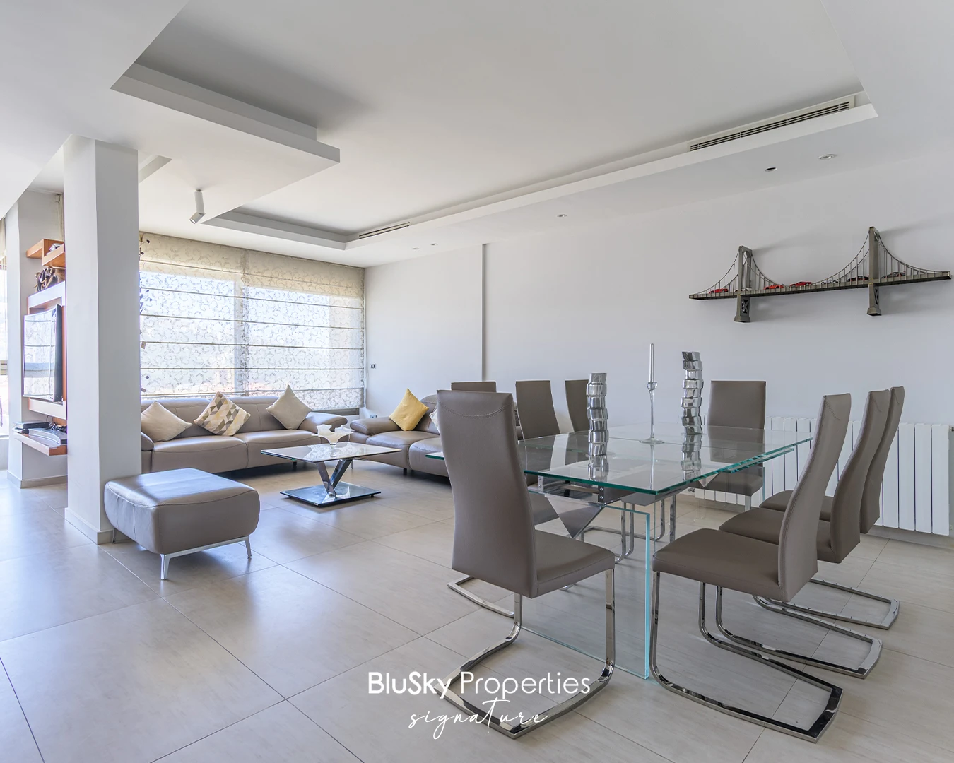 Duplex 220m² with Terrace for Rent in Mansourieh