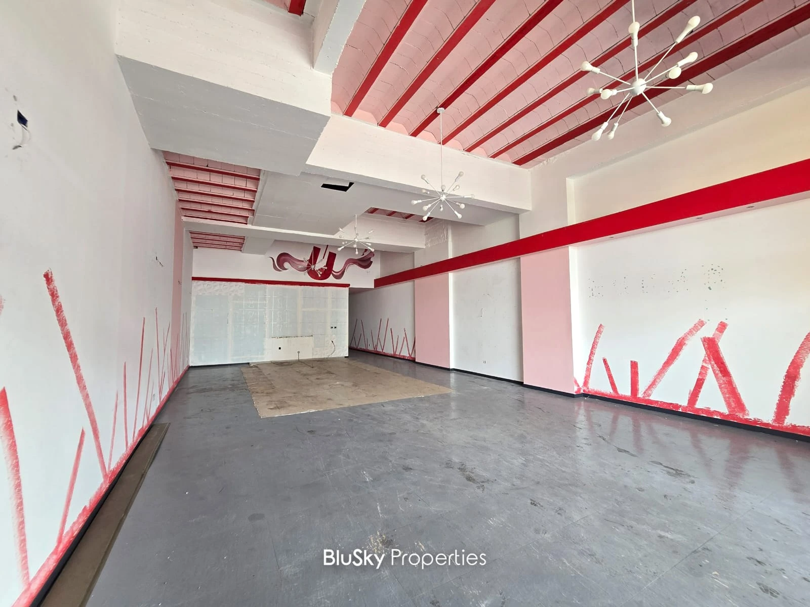 Shop 220m² for Sale or Rent in Mansourieh — الصورة 3