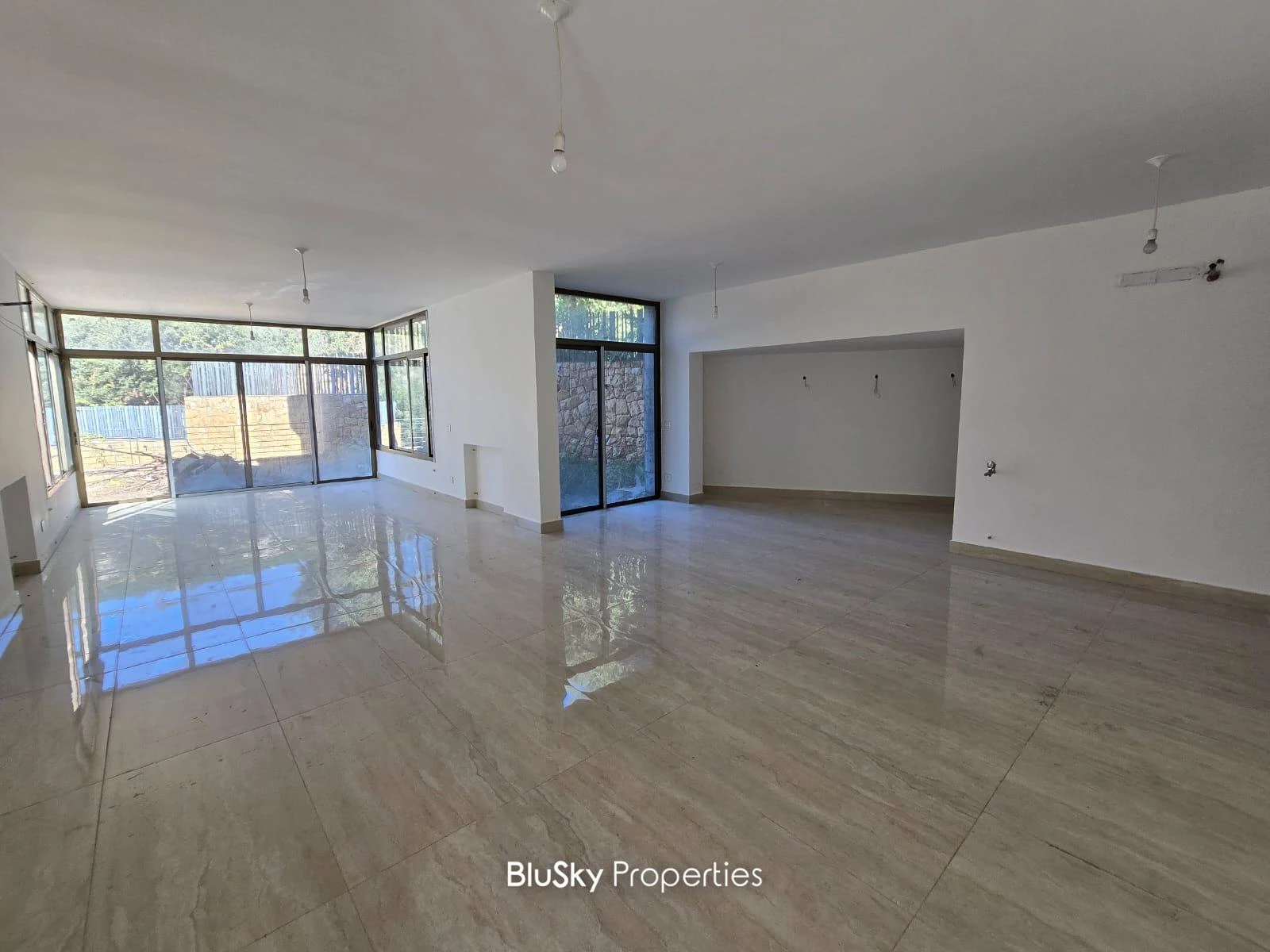 Apartment 220m² Garden for Sale in Mansourieh