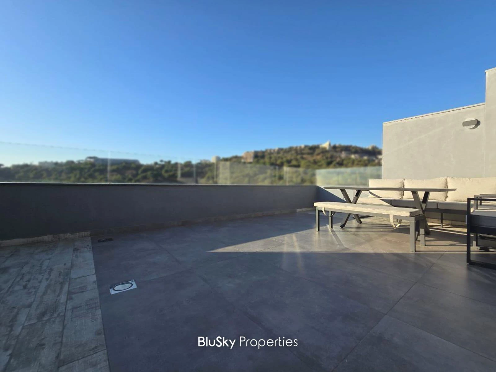 Duplex 230m² Sea View for Rent in Mansourieh — الصورة 2