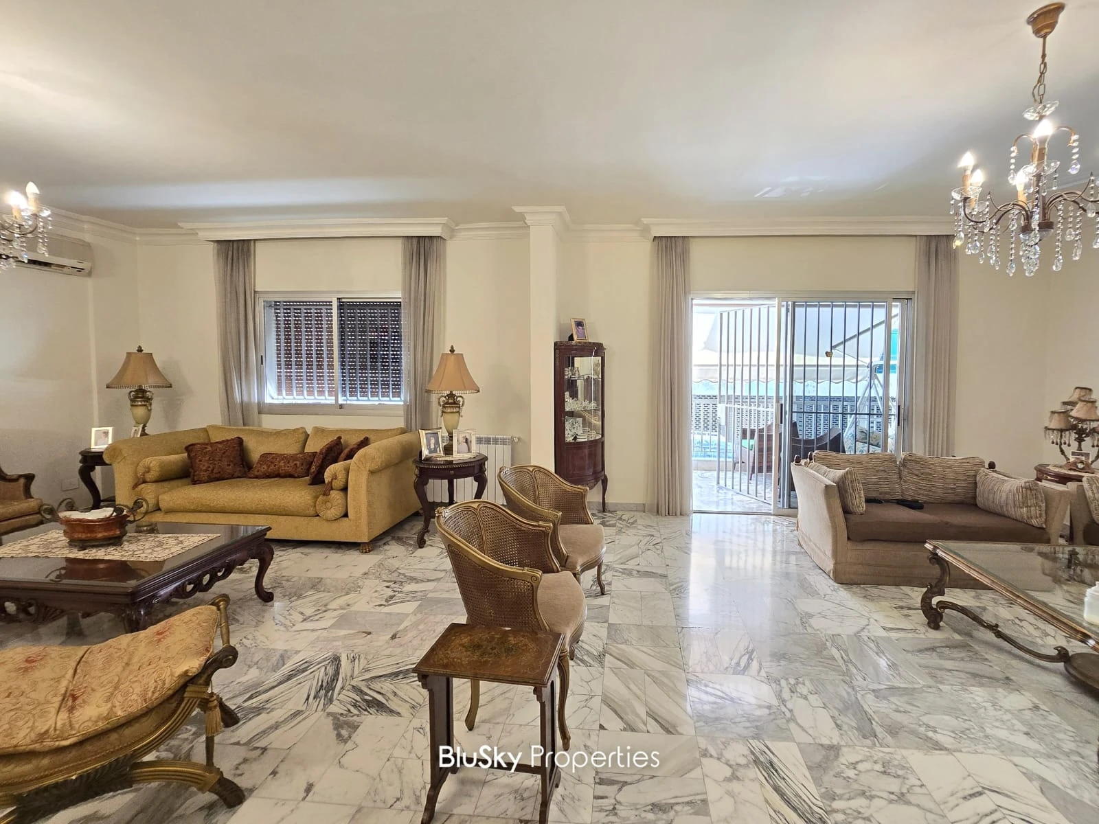 Apartment 236m² for Sale in Mansourieh