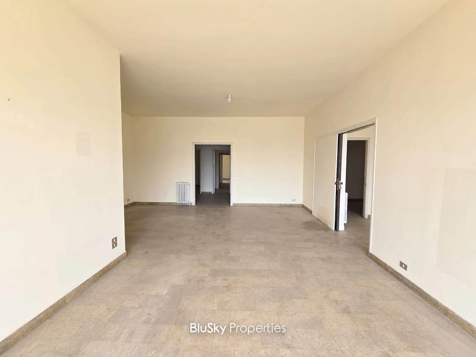Apartment 240m² with Mountain View for Sale in Mansourieh — photo 2