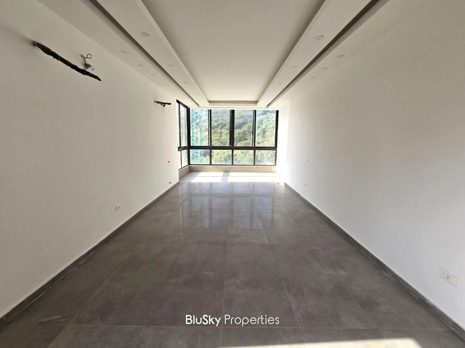 Duplex 250m² Terrace for Rent in Mansourieh