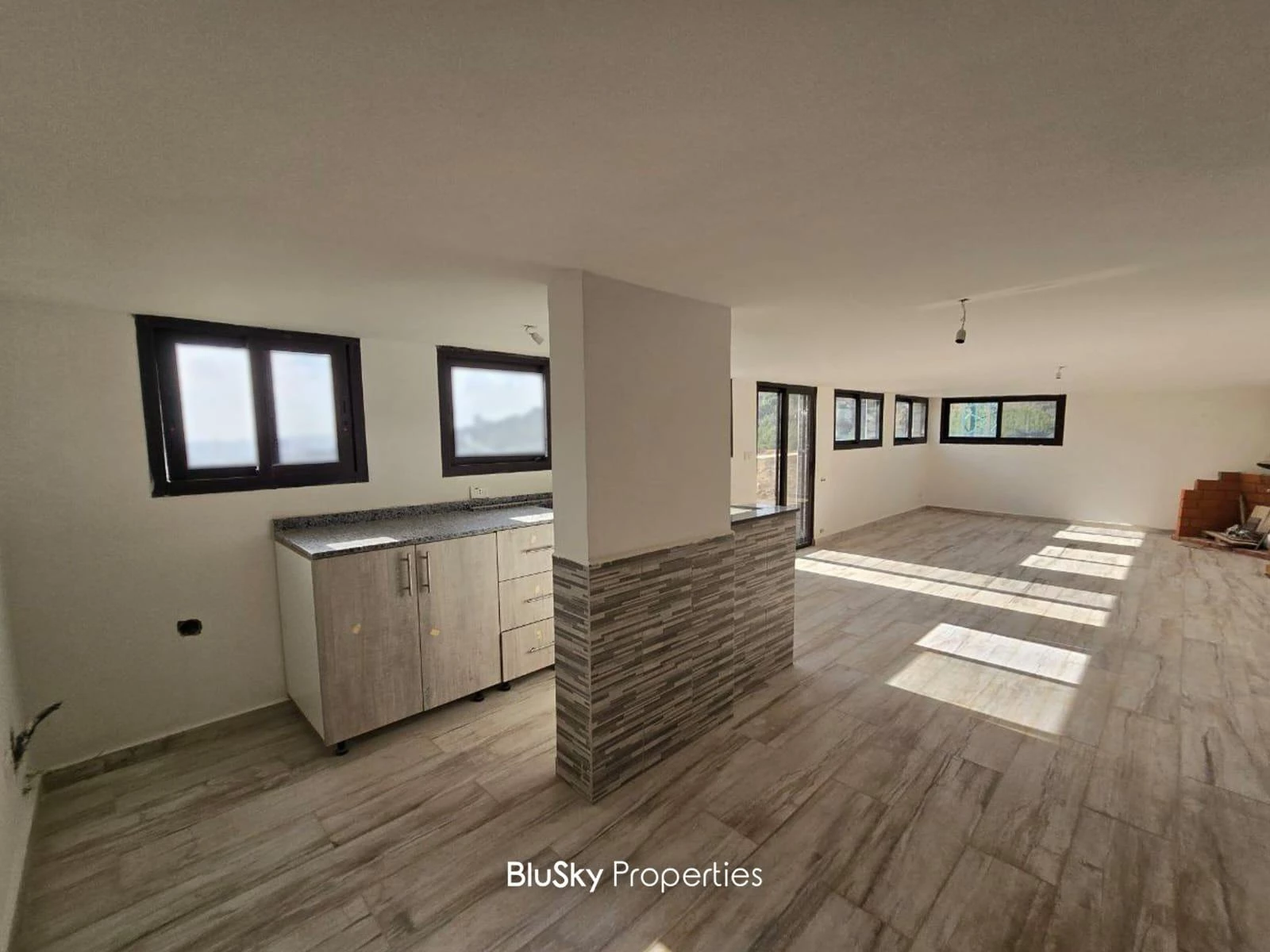 Duplex 250m² Terrace for Rent in Mansourieh — photo 2