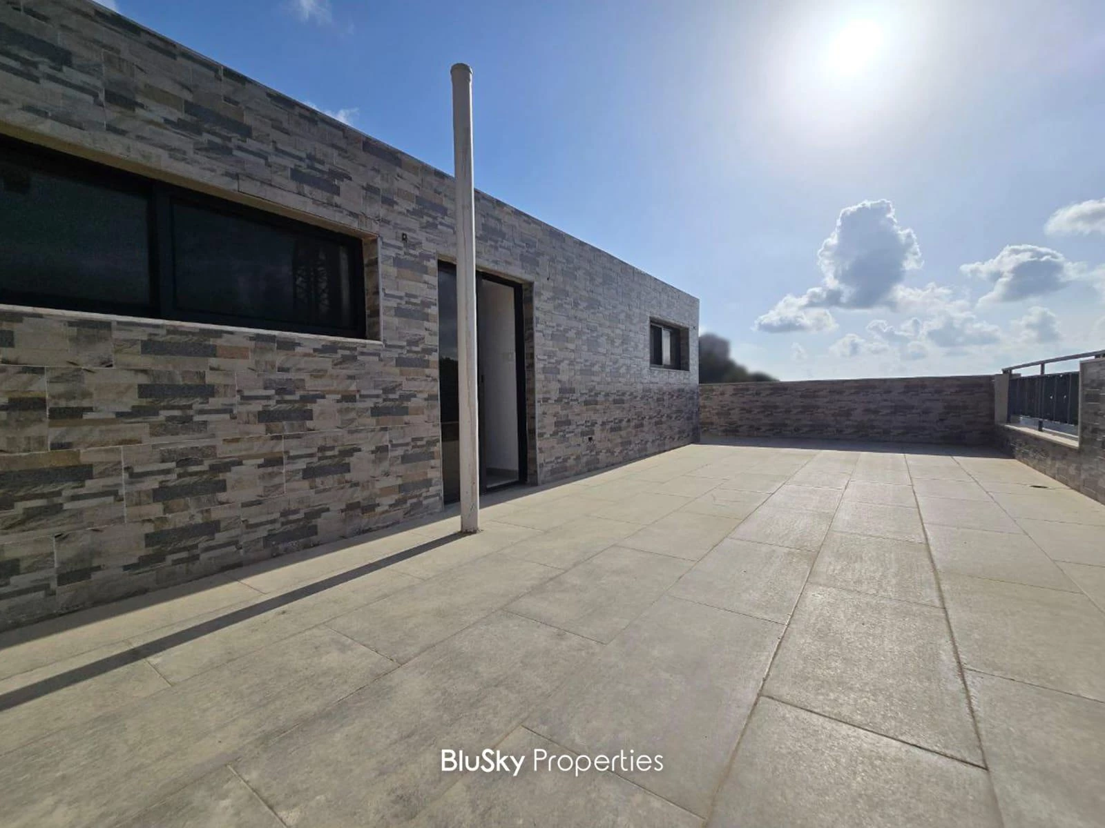 Duplex 250m² Terrace for Rent in Mansourieh — photo 3
