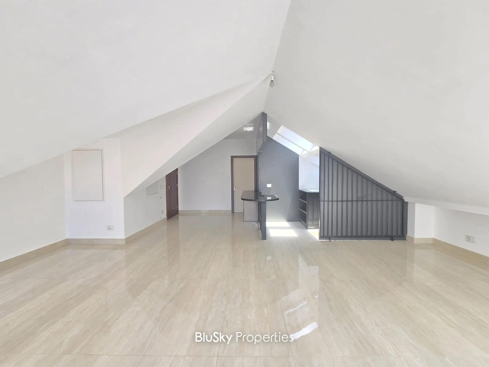 Duplex 257m² with Sea View for Sale in Mansourieh — photo 3