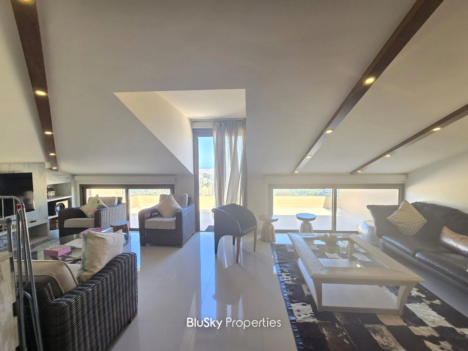 Duplex 300m² with Sea View for Sale in Mansourieh — photo 5