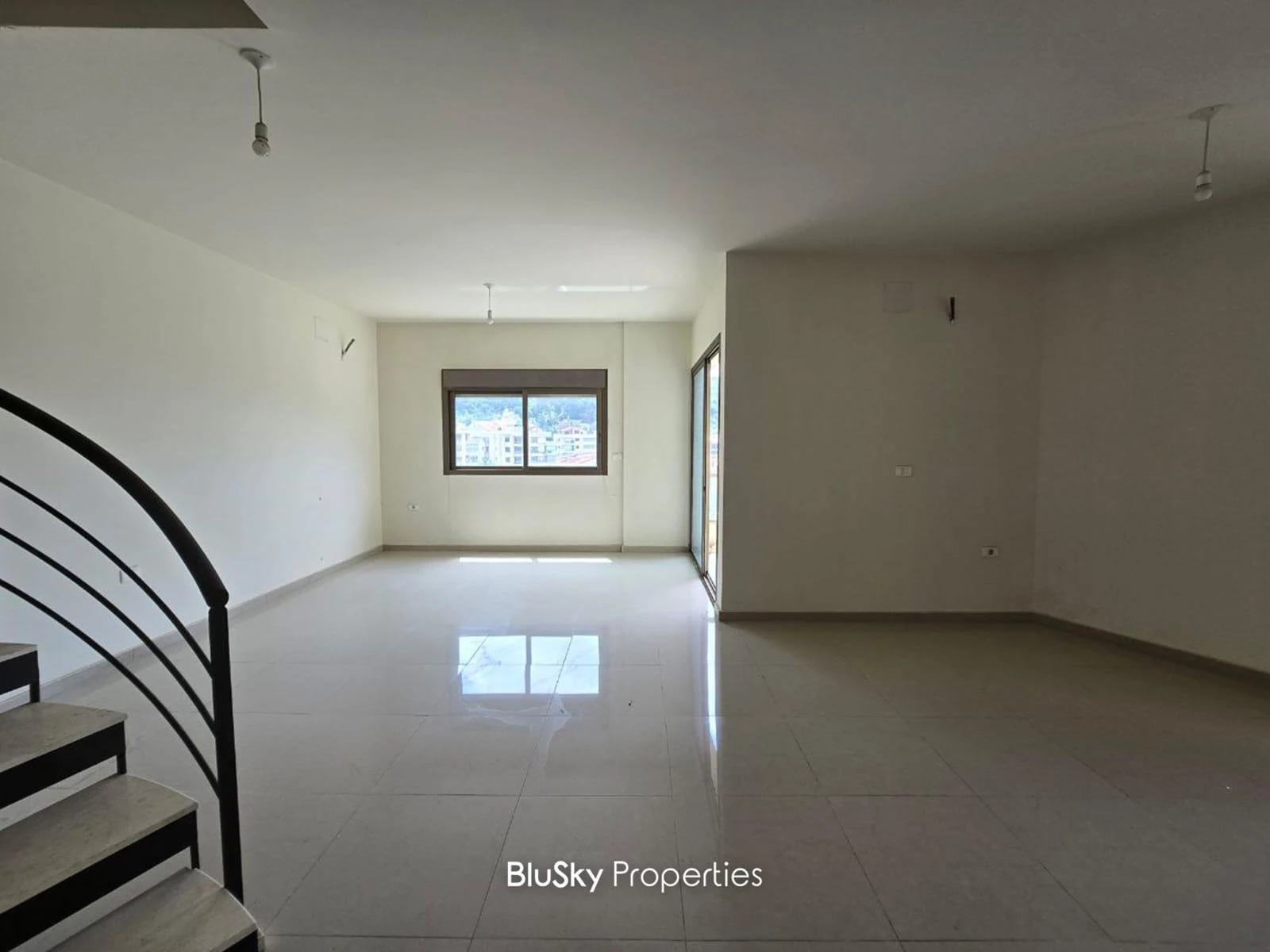 Duplex 300m² Balcony for Sale in Mansourieh — photo 3