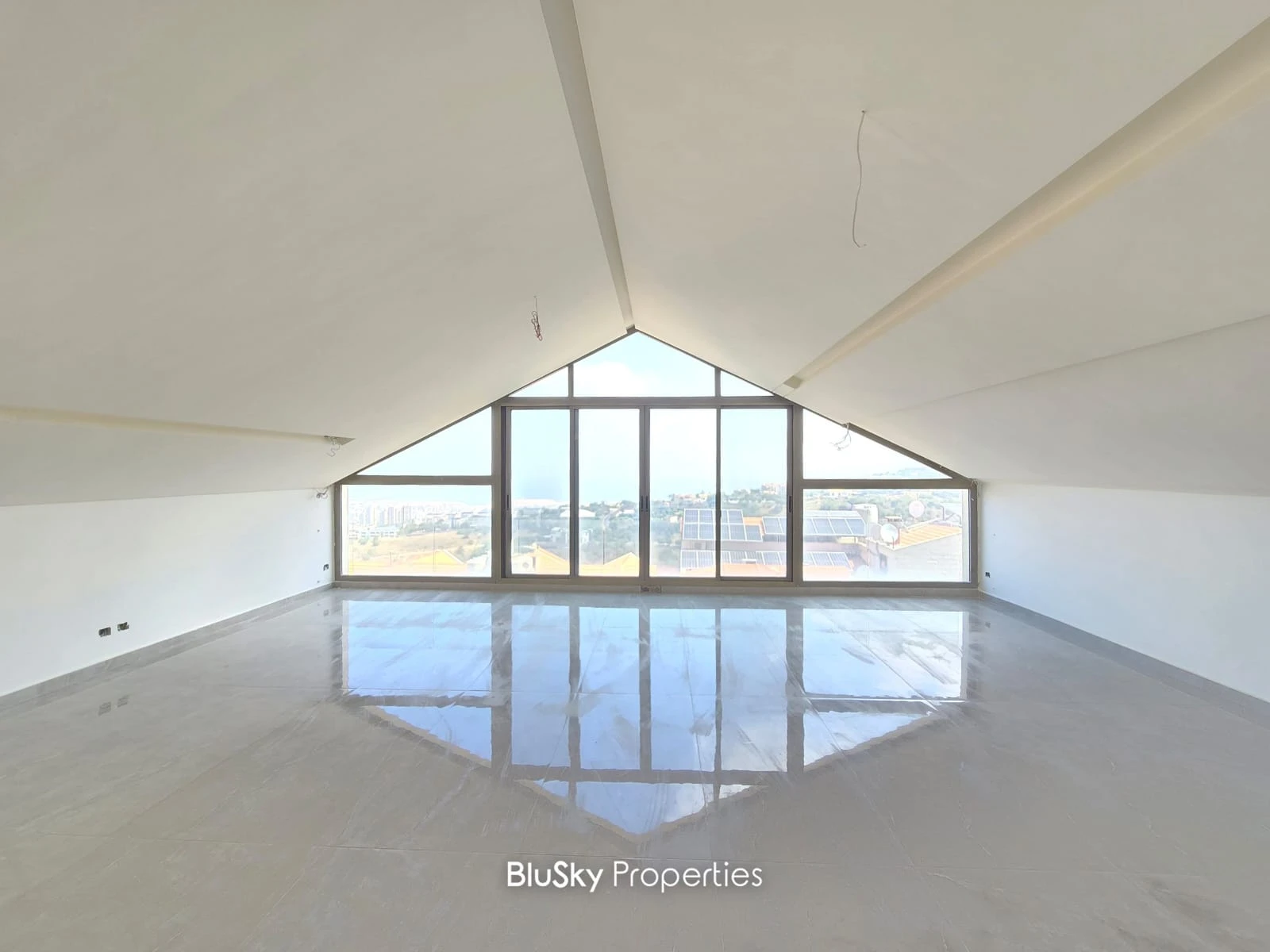 Duplex 325m² with Terrace for Sale in Mansourieh