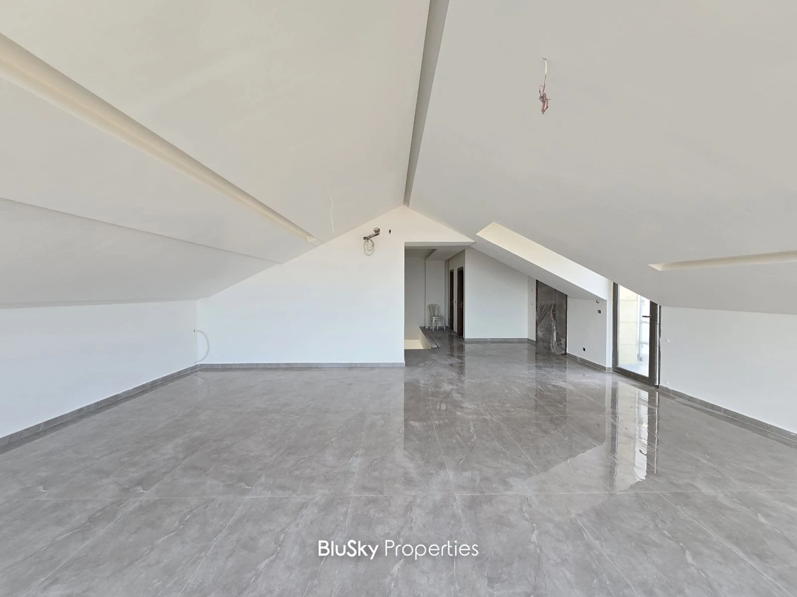 Duplex 325m² with Terrace for Sale in Mansourieh — photo 2