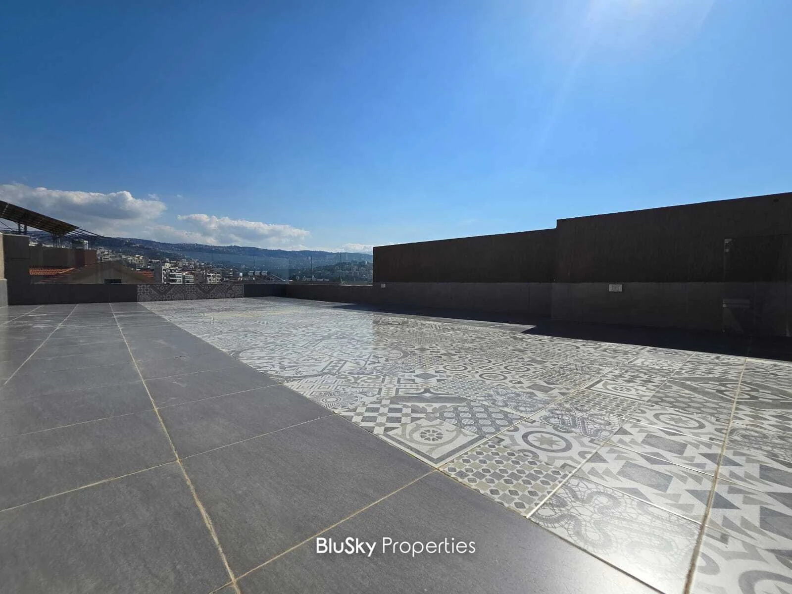 Duplex 340m² with Terrace for Rent in Mansourieh — photo 2