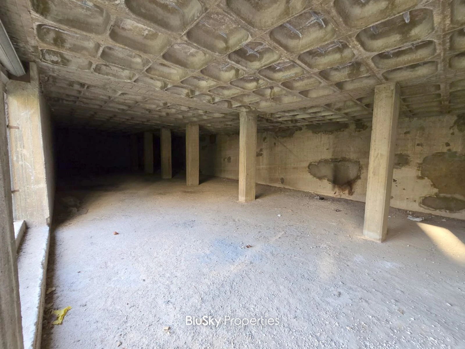 Warehouse 400m² for Sale in Mansourieh — photo 2