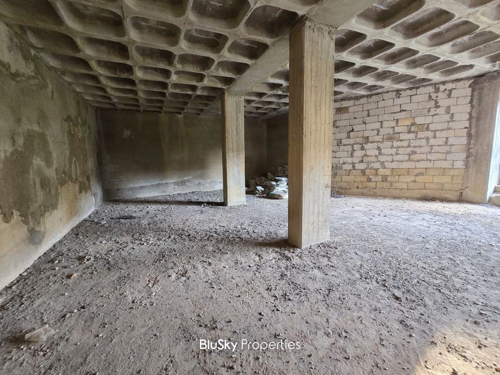 Warehouse 400m² for Sale in Mansourieh — photo 3