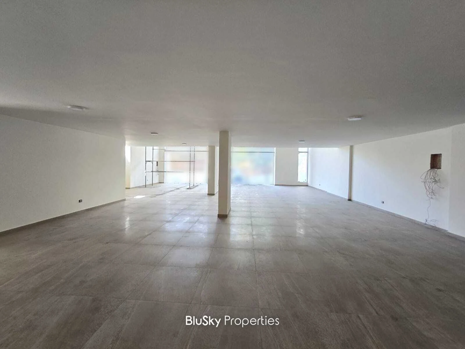 Showroom 500m² for Rent in Mansourieh — photo 2