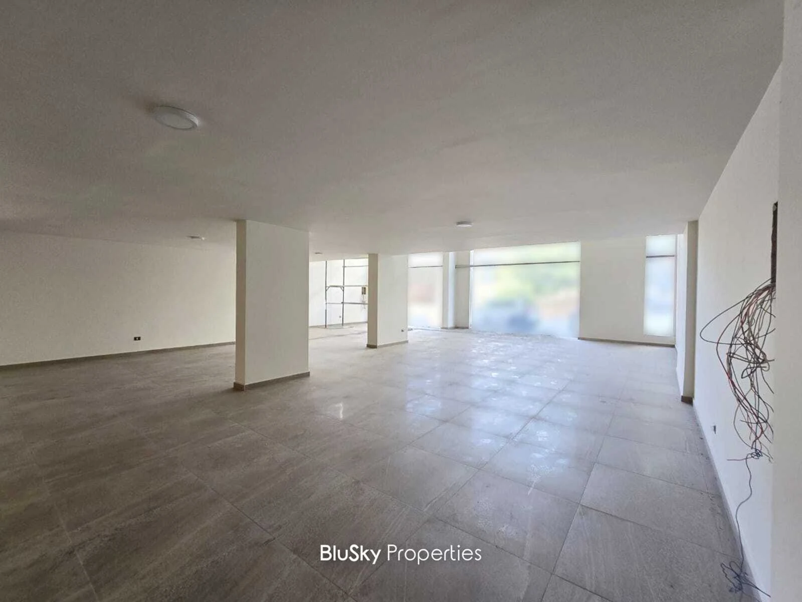 Showroom 500m² for Rent in Mansourieh — photo 3