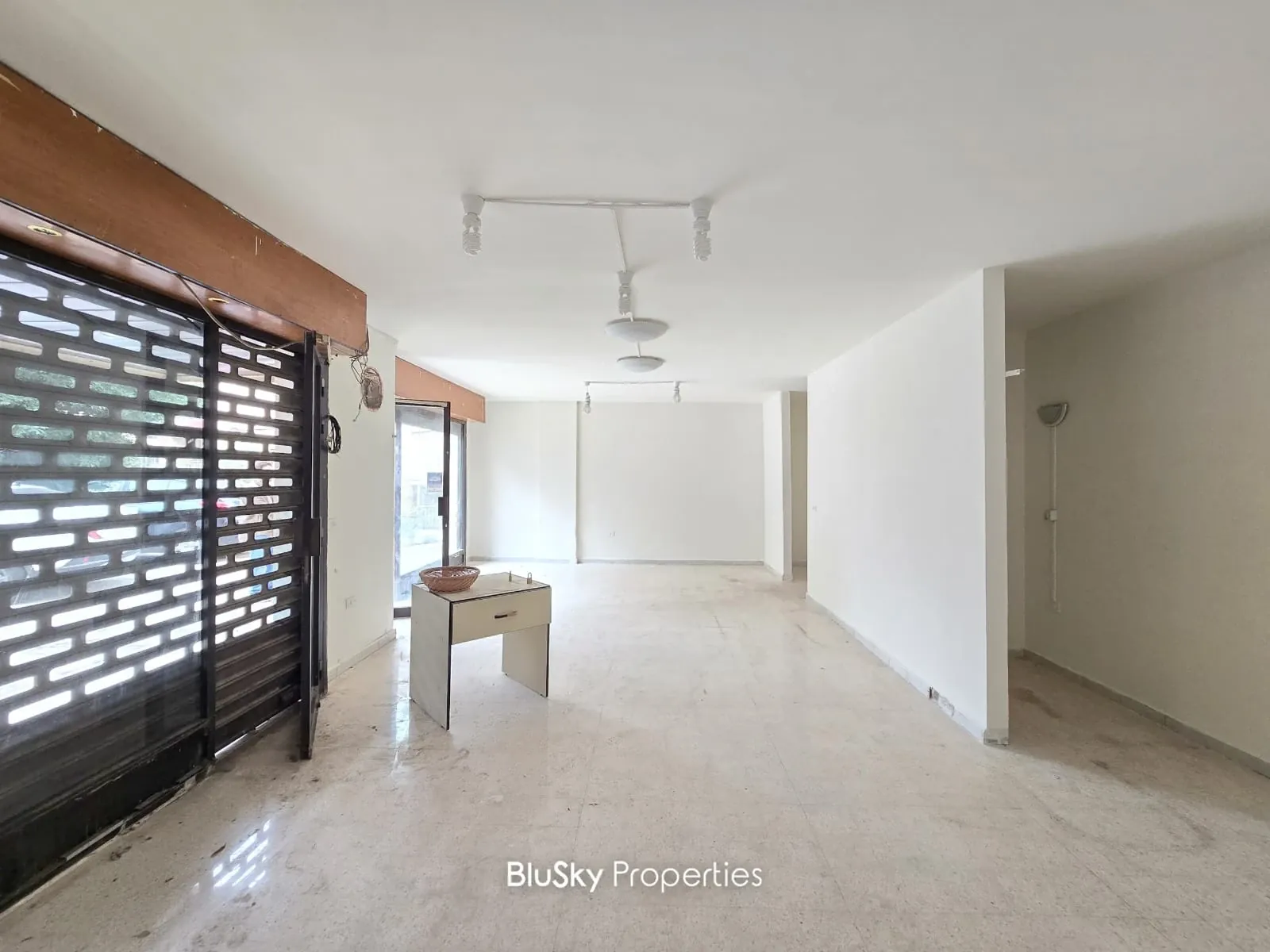 Shop 60m² for Rent in Mansourieh