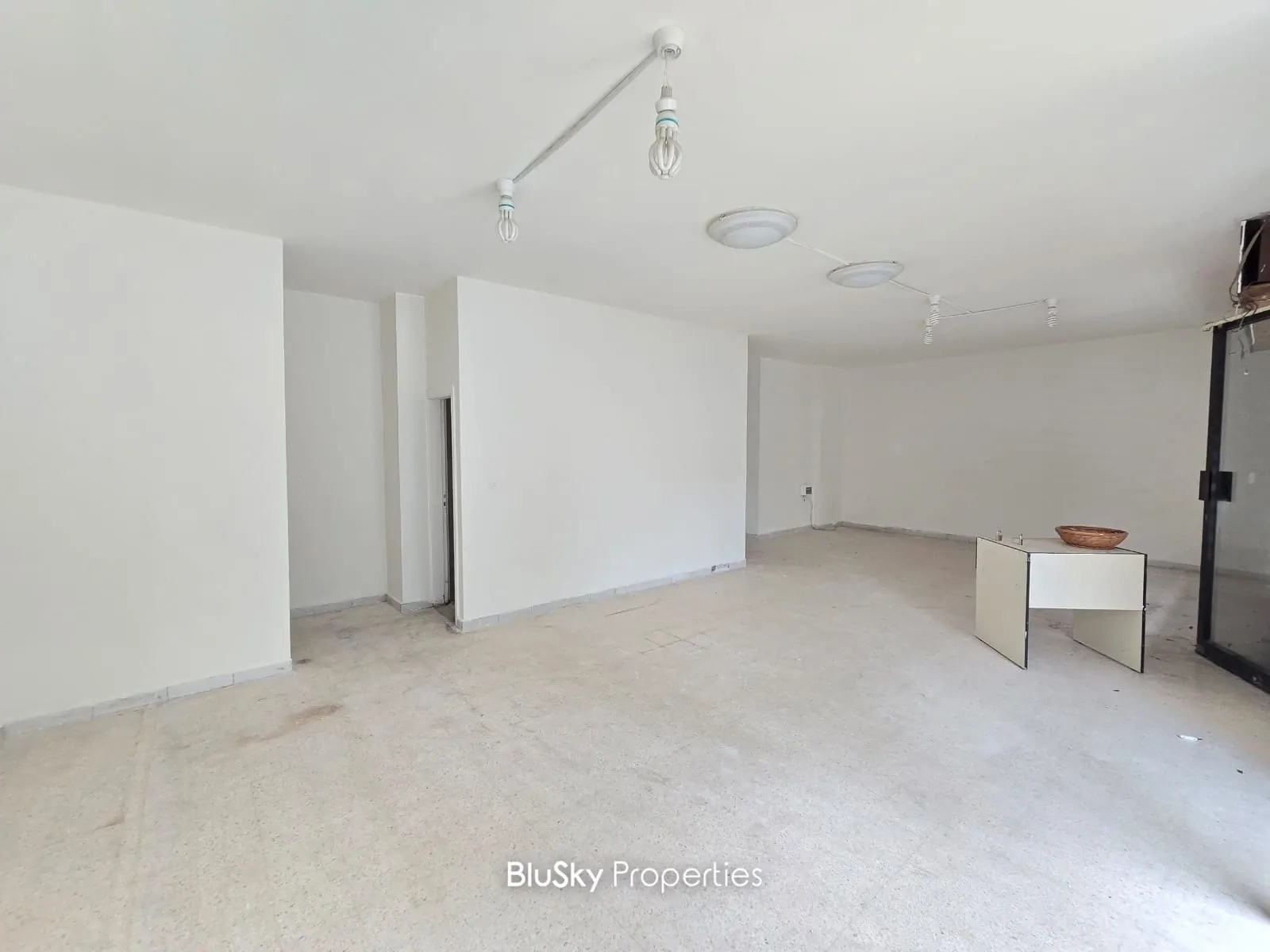 Shop 60m² for Rent in Mansourieh — الصورة 4