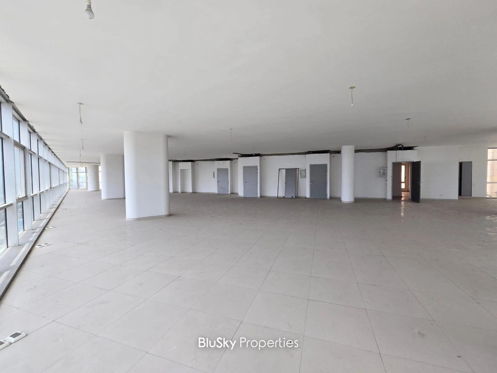 Office 640m² for Rent in Mansourieh — photo 2