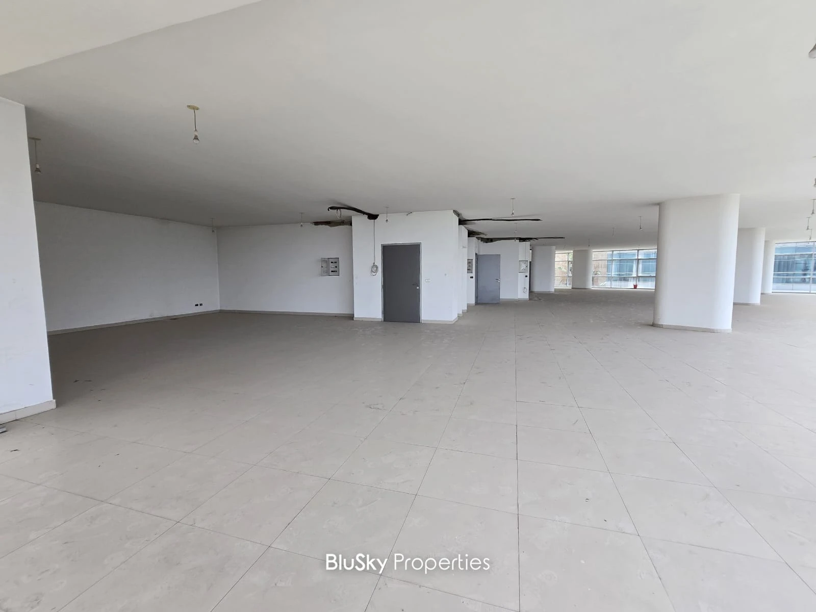 Office 640m² for Rent in Mansourieh — photo 3