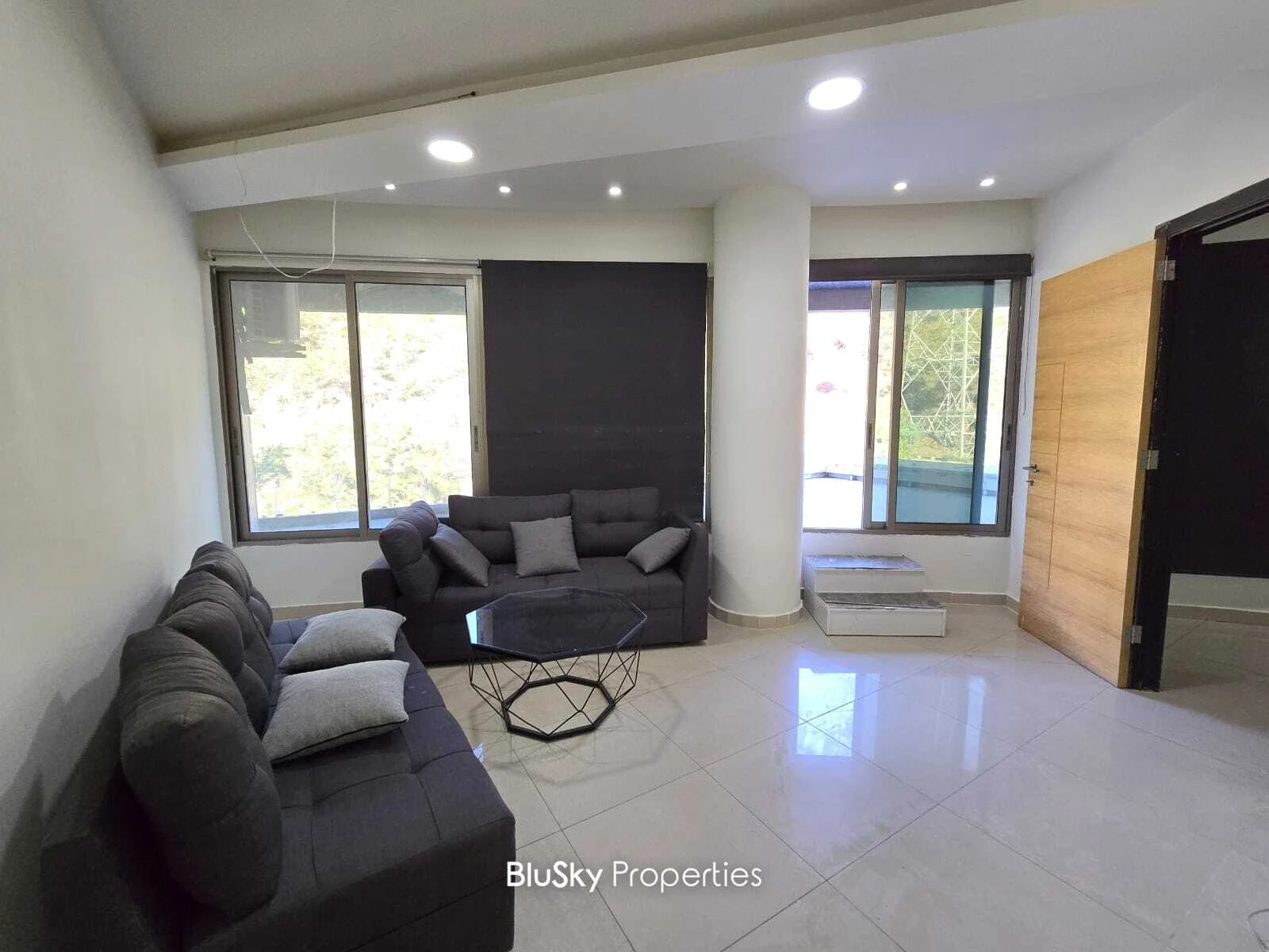 Apartment 70m² Terrace for Rent in Mansourieh