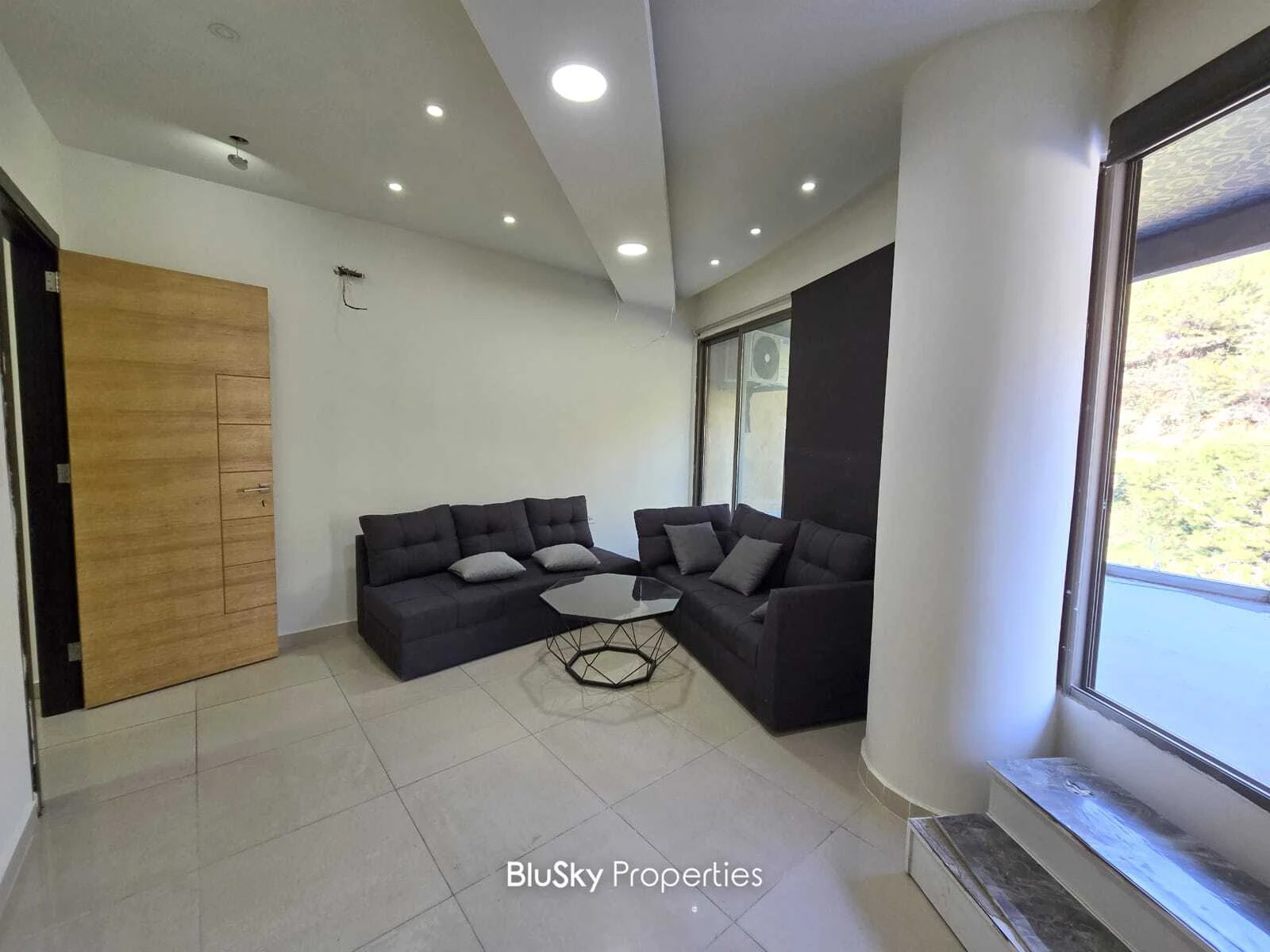 Apartment 70m² Terrace for Rent in Mansourieh — photo 2