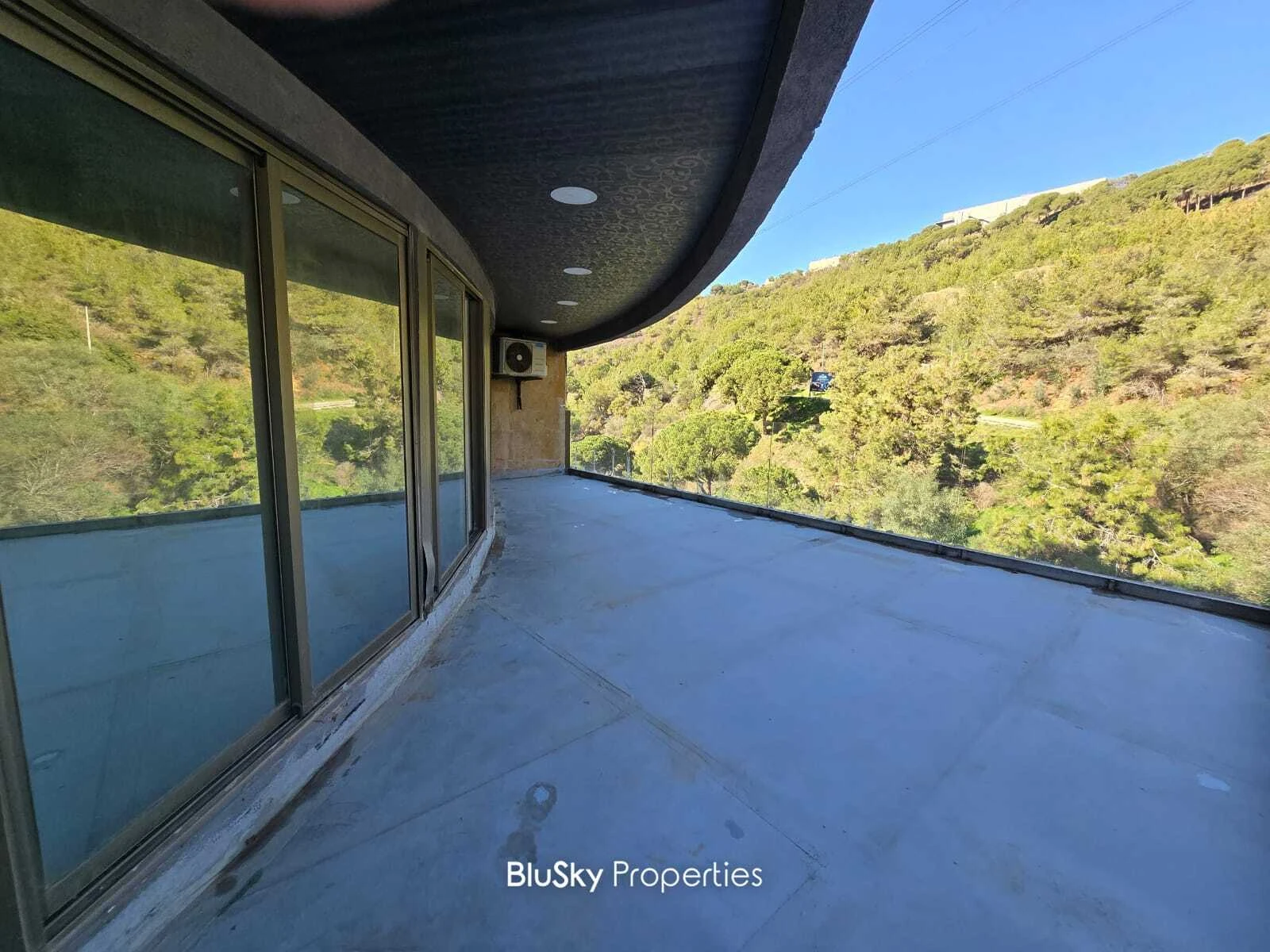 Apartment 70m² Terrace for Rent in Mansourieh — photo 3