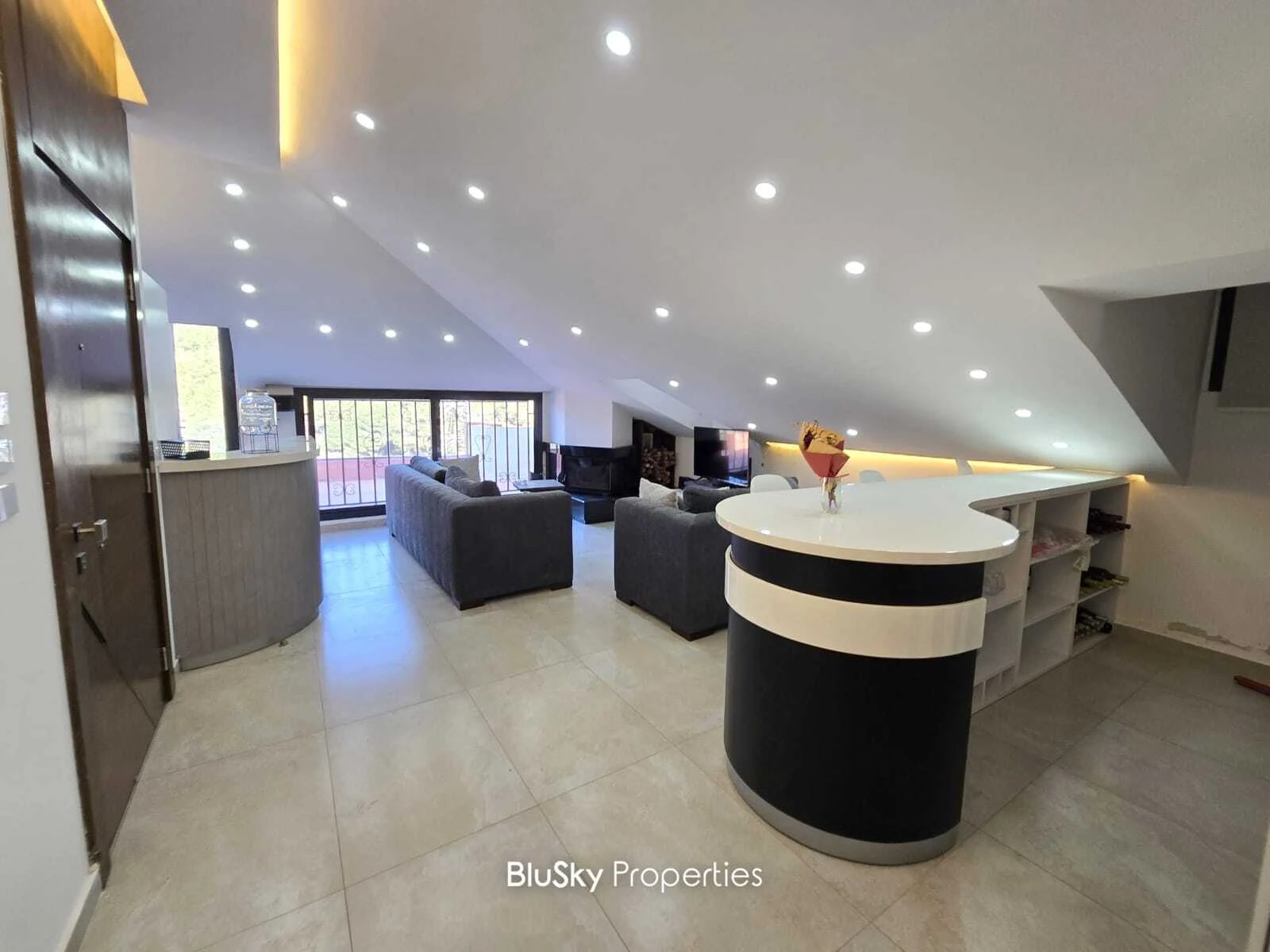Apartment 75m² Terrace for Rent in Mansourieh