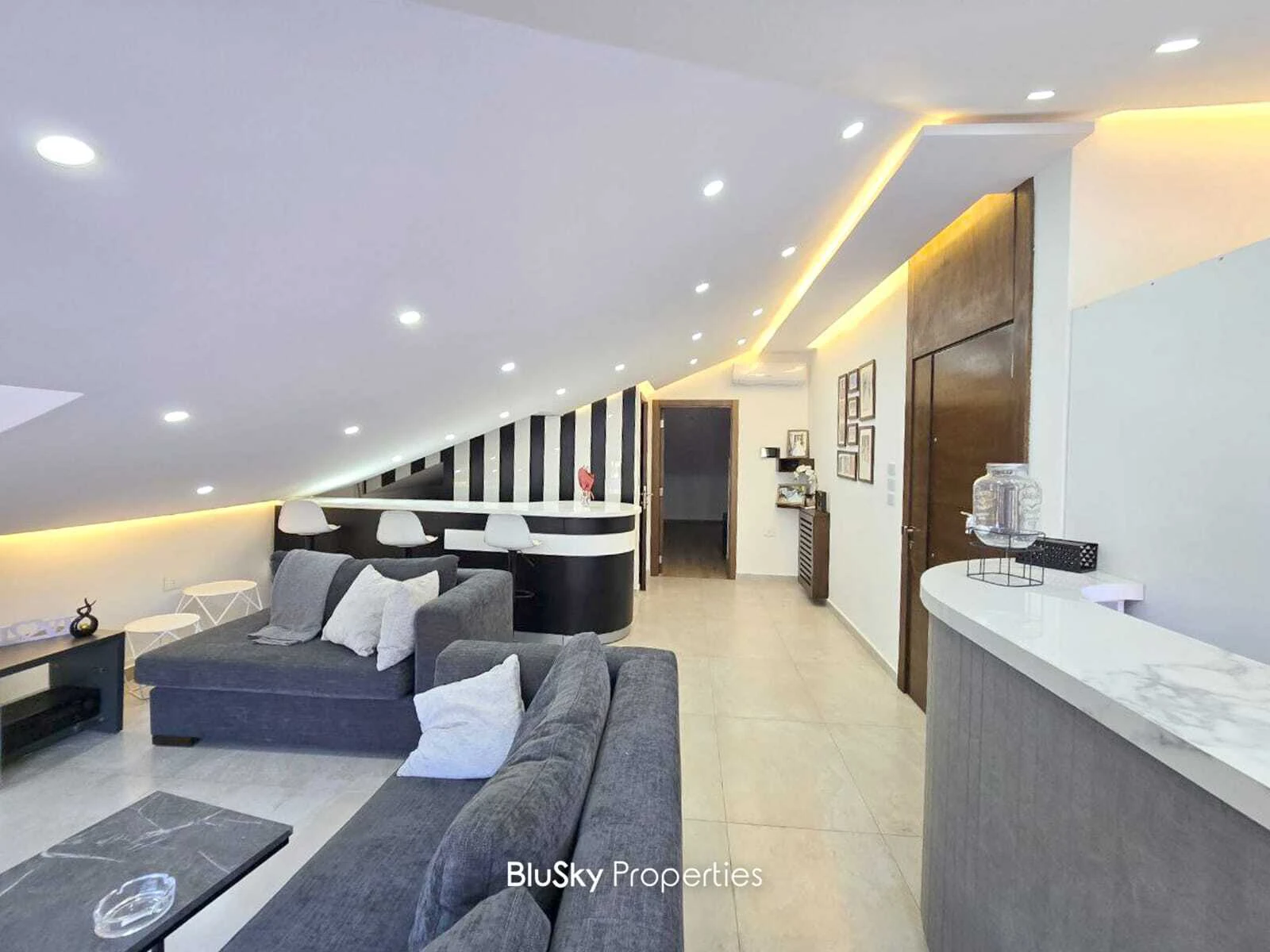 Apartment 75m² Terrace for Rent in Mansourieh — الصورة 3