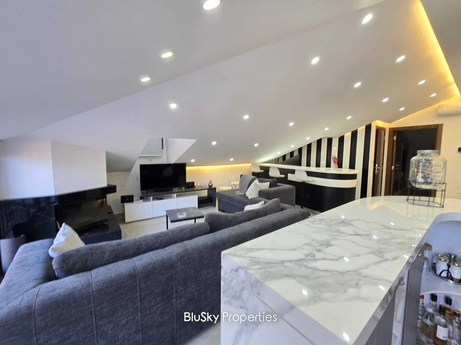 Apartment 75m² Terrace for Rent in Mansourieh — الصورة 4