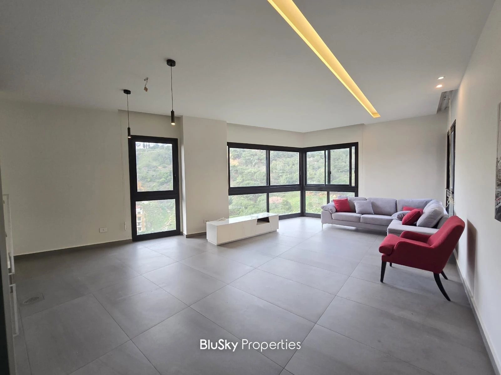Apartment 80m² with Mountain View for Rent in Mansourieh